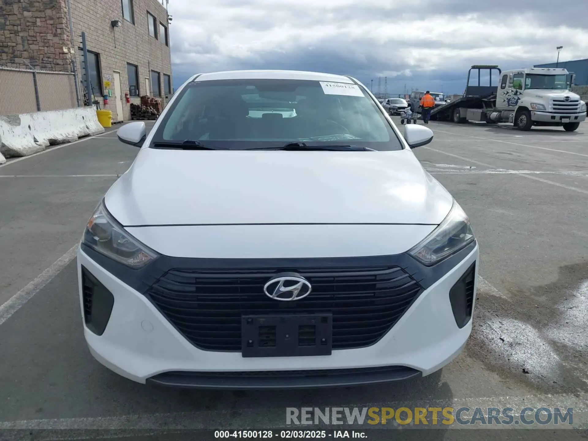 12 fotografías del automóvil dañado KMHC65LC5KU168562 HYUNDAI IONIQ HYBRID 2019