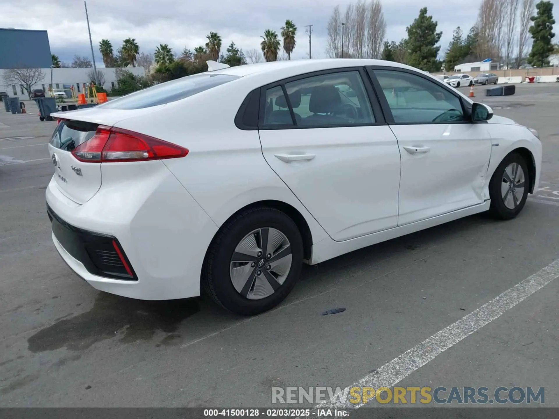 4 fotografías del automóvil dañado KMHC65LC5KU168562 HYUNDAI IONIQ HYBRID 2019