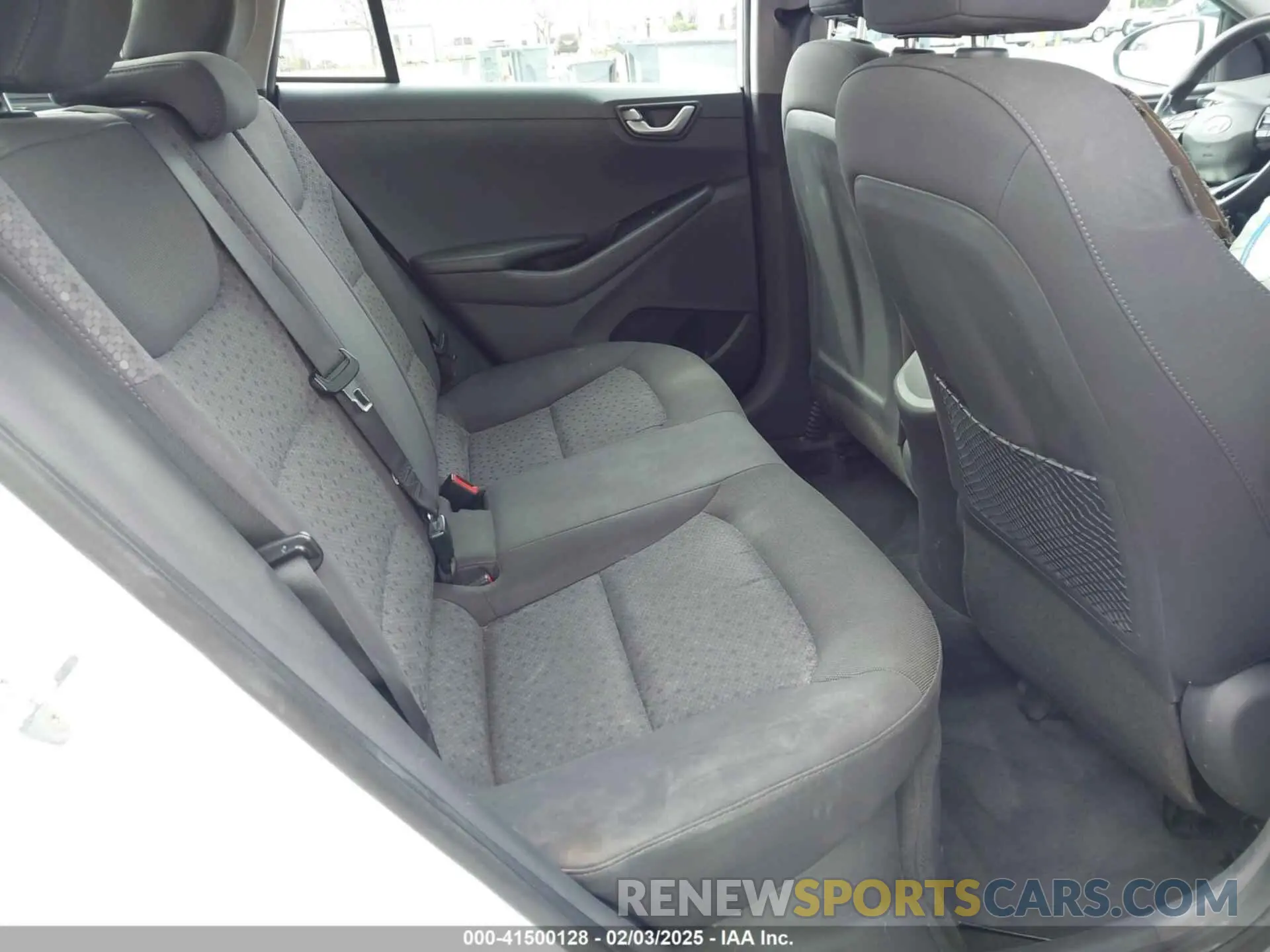 8 fotografías del automóvil dañado KMHC65LC5KU168562 HYUNDAI IONIQ HYBRID 2019