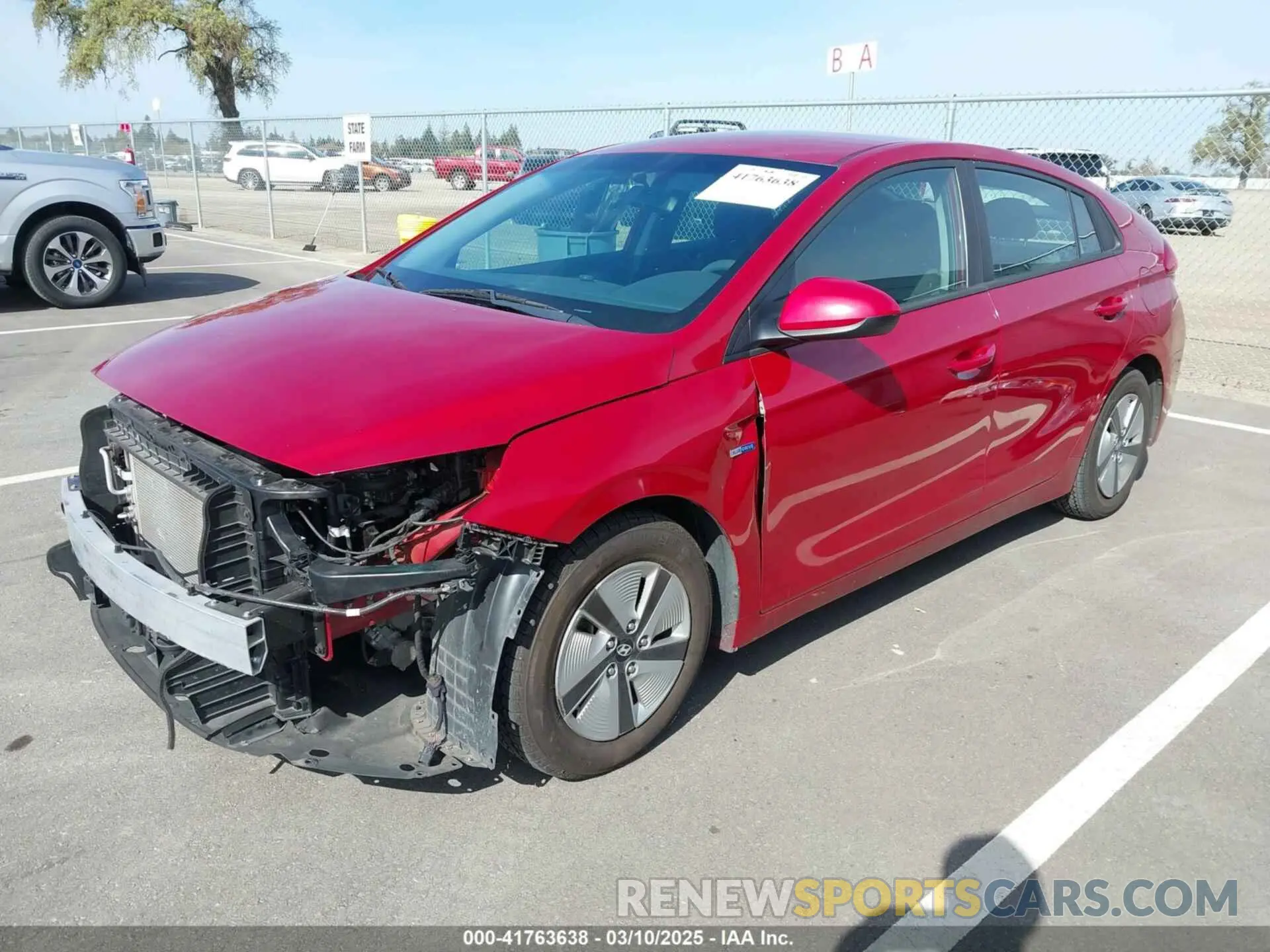 2 fotografías del automóvil dañado KMHC65LC5KU170876 HYUNDAI IONIQ HYBRID 2019