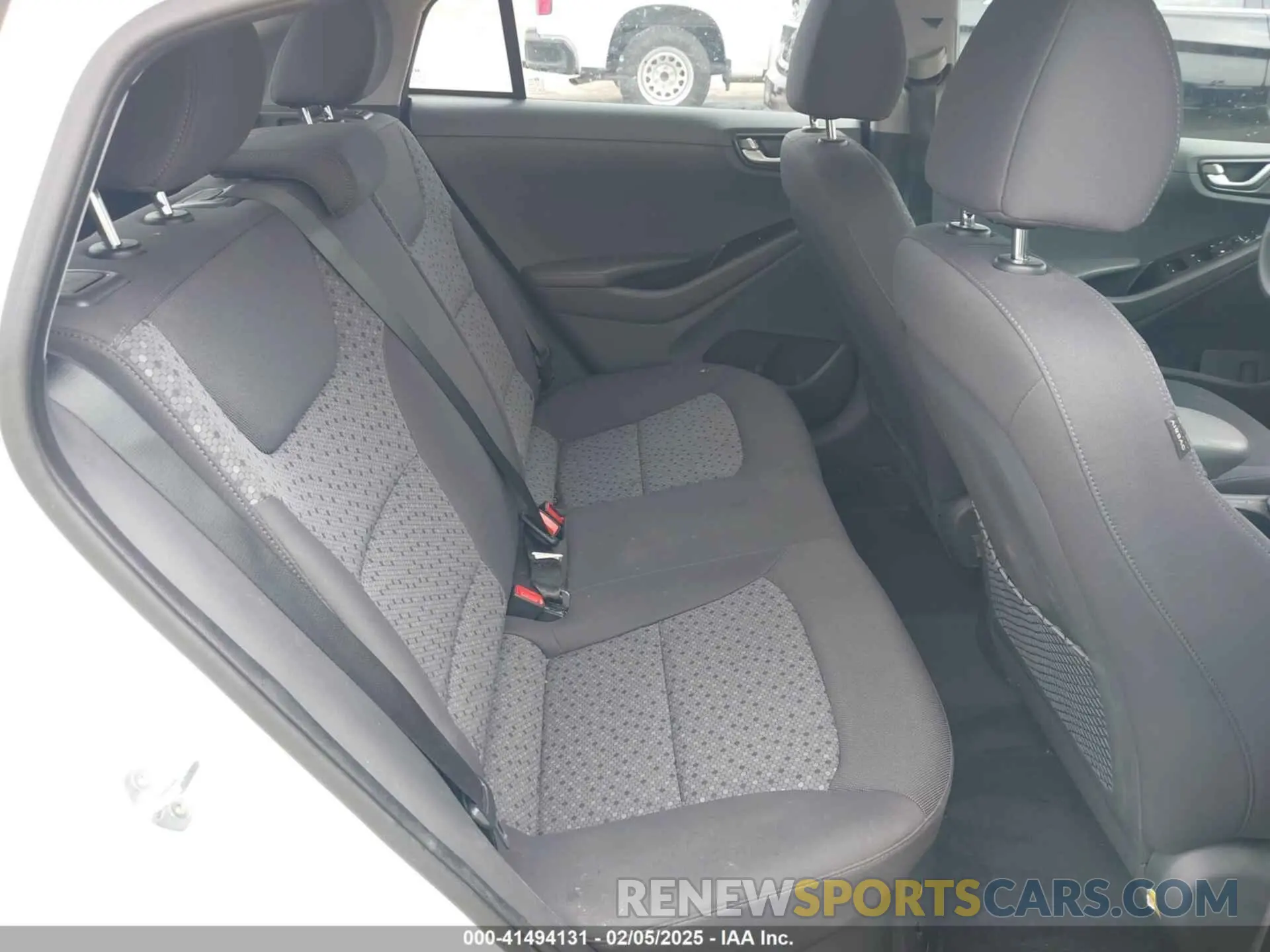 8 fotografías del automóvil dañado KMHC65LC6KU111920 HYUNDAI IONIQ HYBRID 2019
