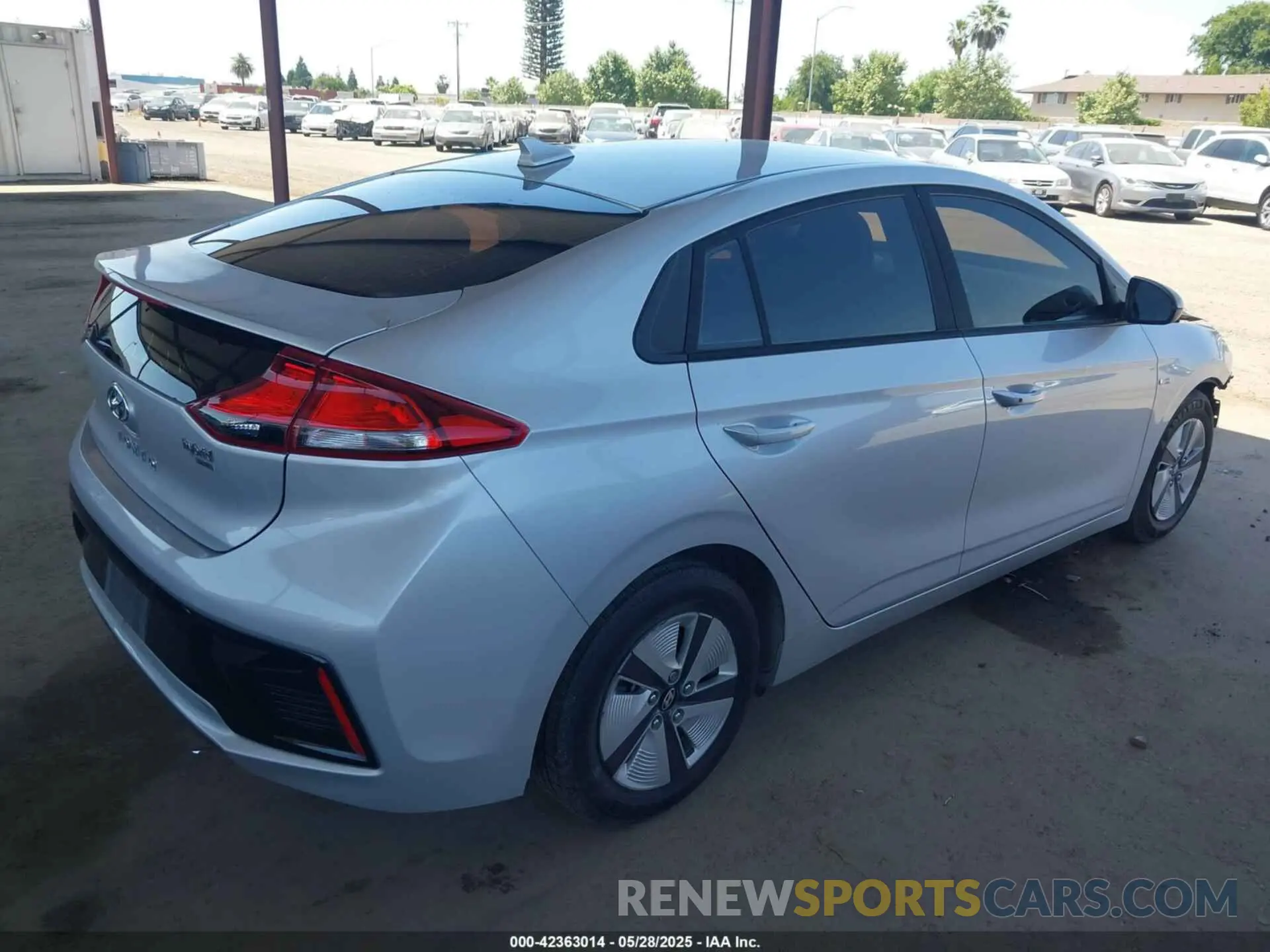 4 fotografías del automóvil dañado KMHC65LC6KU124652 HYUNDAI IONIQ HYBRID 2019