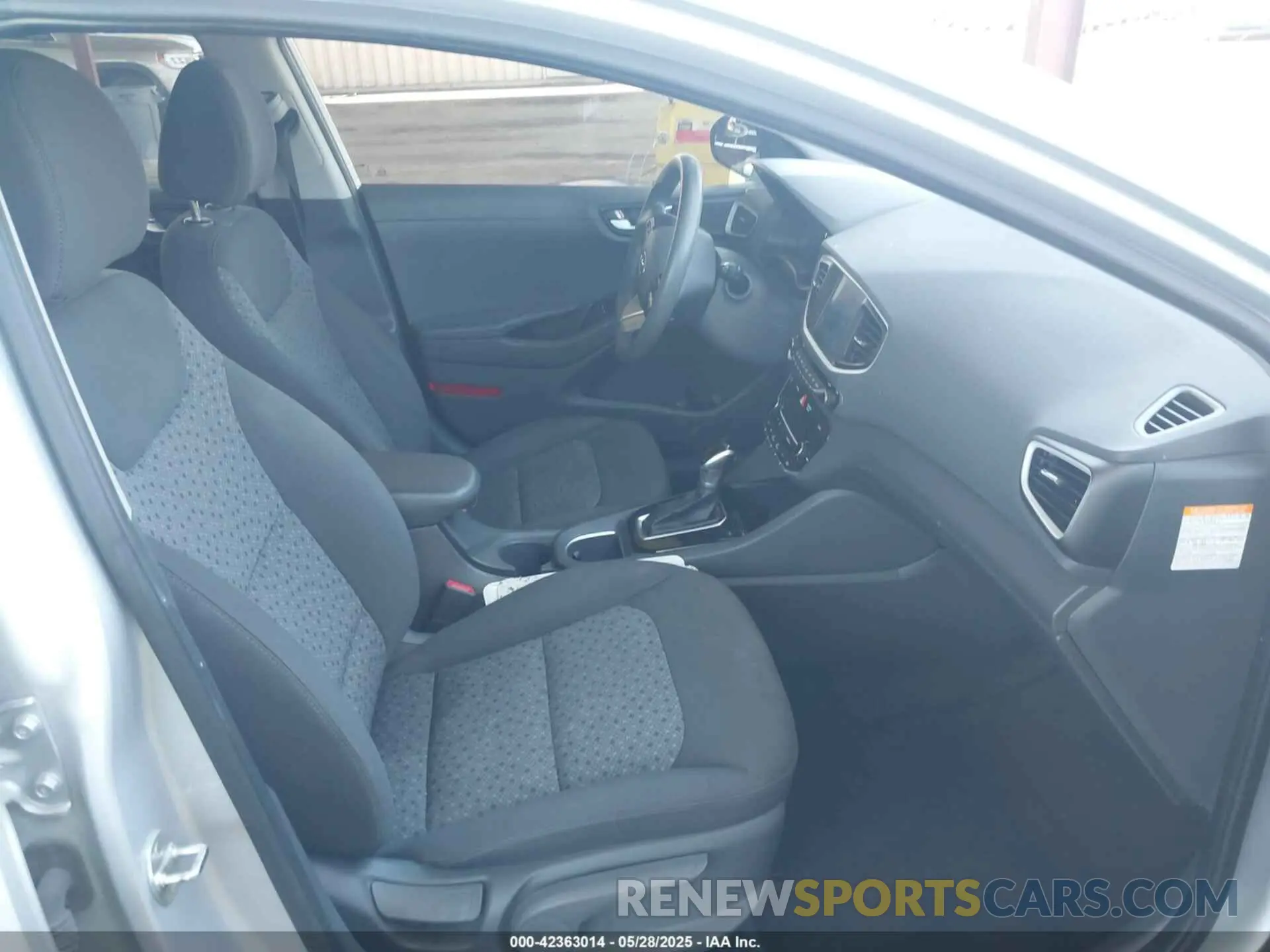 5 fotografías del automóvil dañado KMHC65LC6KU124652 HYUNDAI IONIQ HYBRID 2019