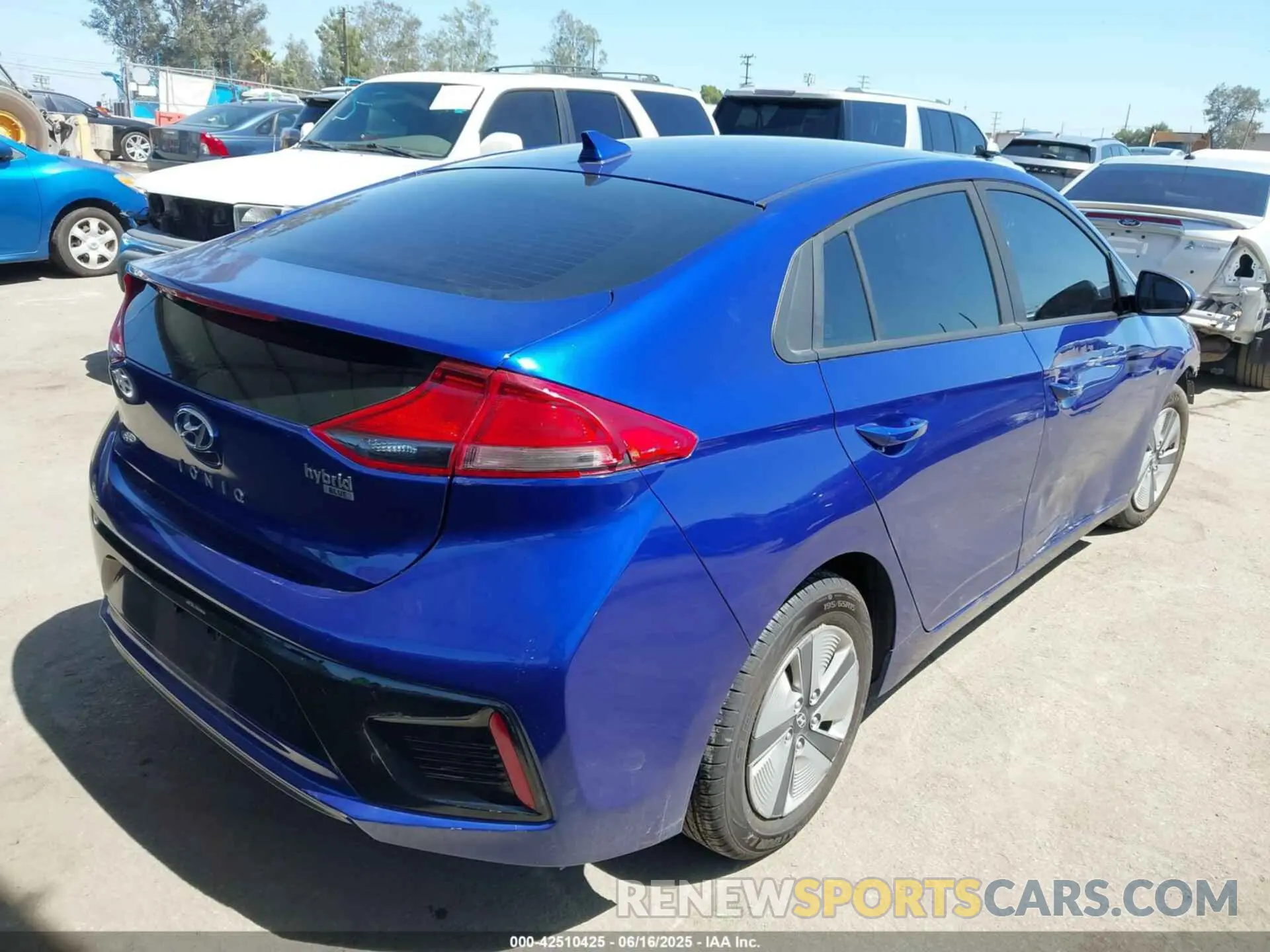 4 fotografías del automóvil dañado KMHC65LC7KU180387 HYUNDAI IONIQ HYBRID 2019