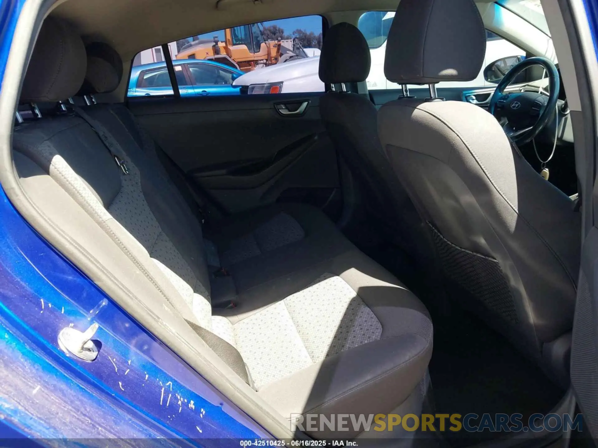 8 fotografías del automóvil dañado KMHC65LC7KU180387 HYUNDAI IONIQ HYBRID 2019