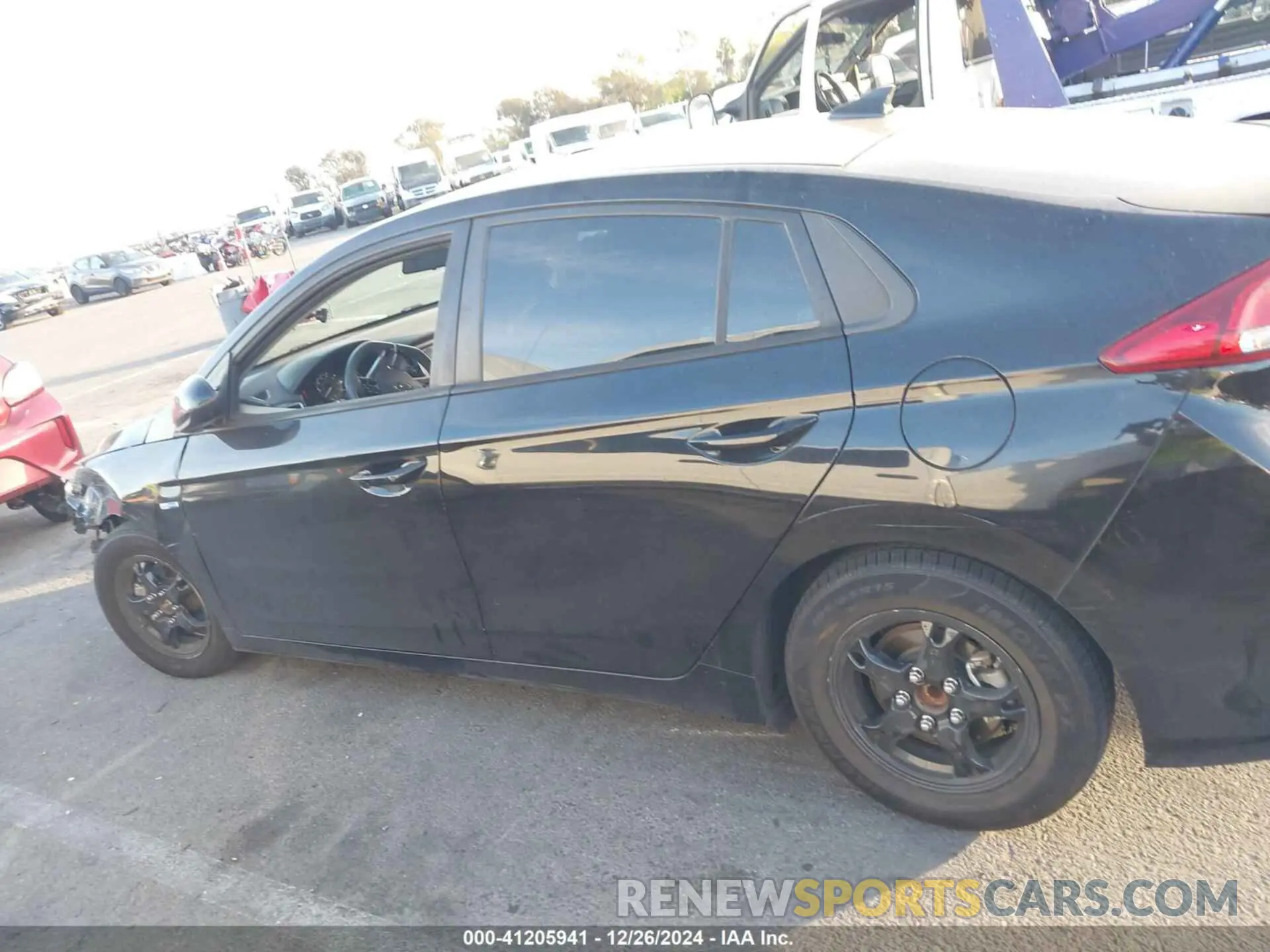 14 fotografías del automóvil dañado KMHC65LC8KU169673 HYUNDAI IONIQ HYBRID 2019