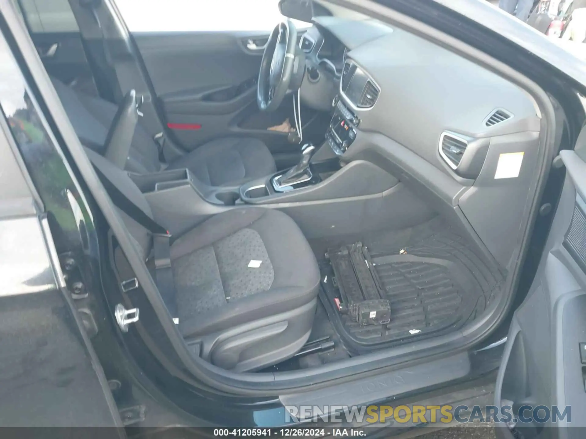 5 fotografías del automóvil dañado KMHC65LC8KU169673 HYUNDAI IONIQ HYBRID 2019