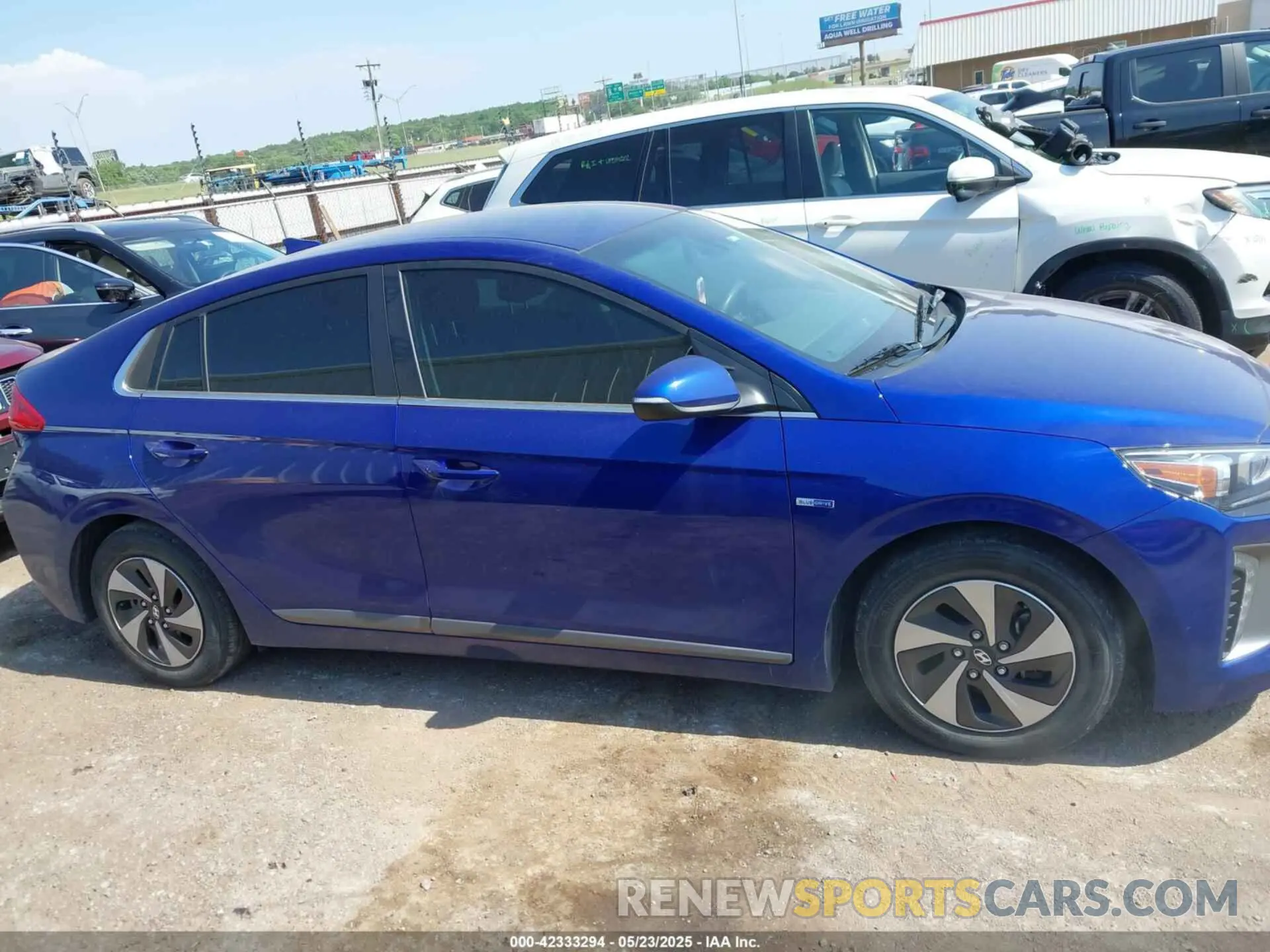 14 fotografías del automóvil dañado KMHC75LC1KU117153 HYUNDAI IONIQ HYBRID 2019