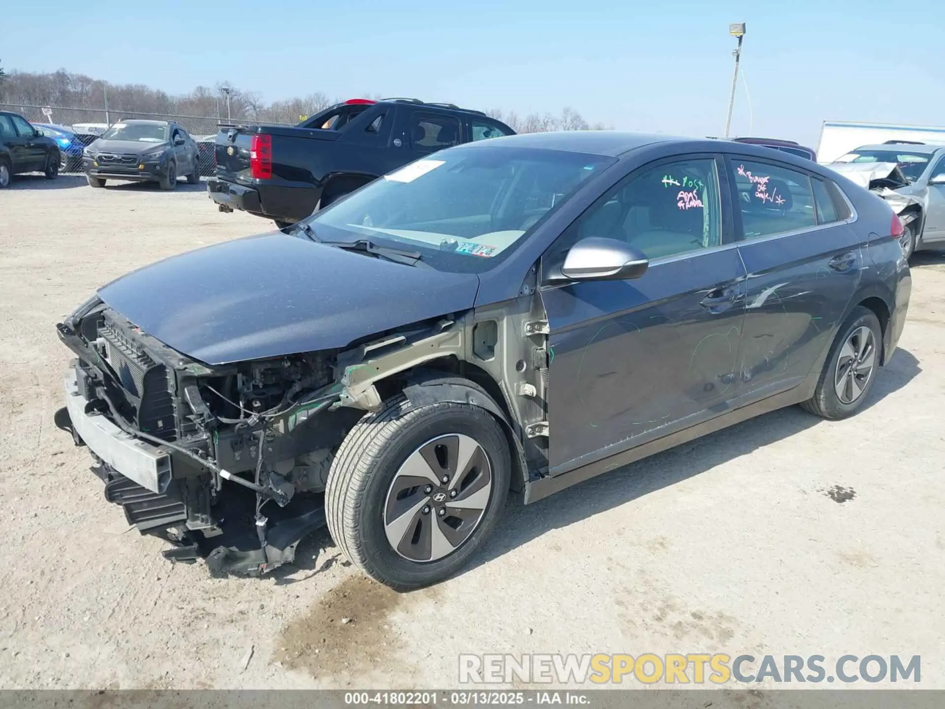 2 fotografías del automóvil dañado KMHC75LC1KU134132 HYUNDAI IONIQ HYBRID 2019