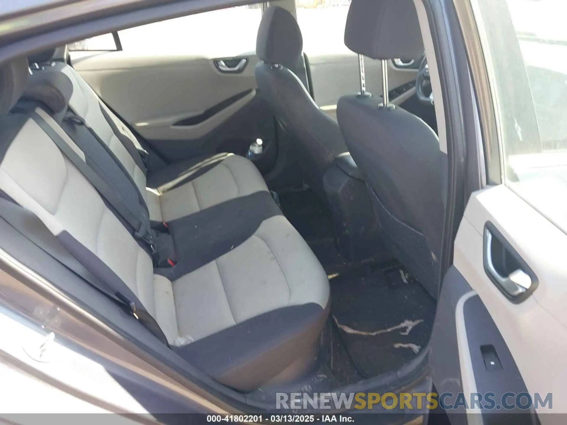 8 fotografías del automóvil dañado KMHC75LC1KU134132 HYUNDAI IONIQ HYBRID 2019