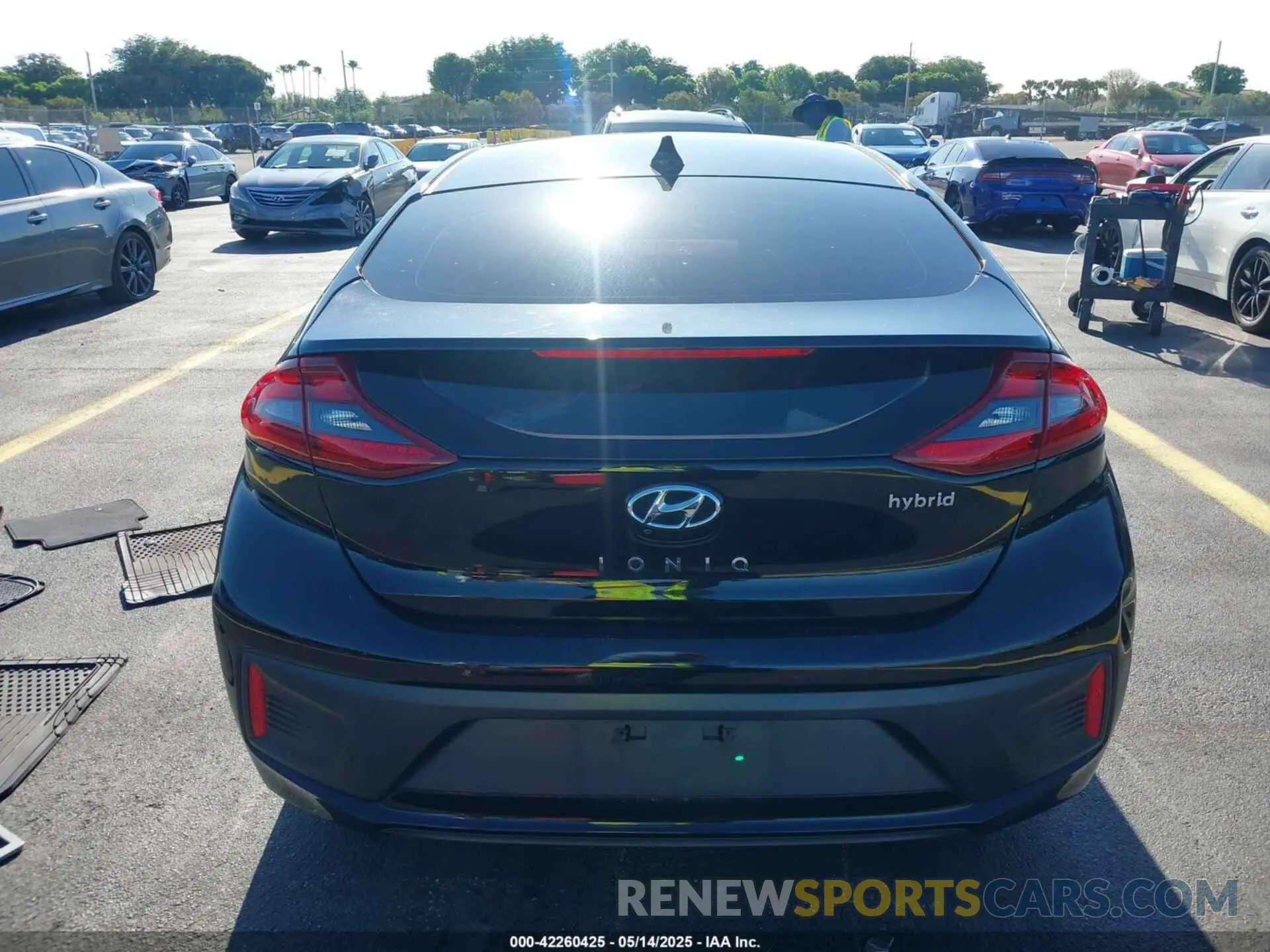 17 fotografías del automóvil dañado KMHC75LC3KU105621 HYUNDAI IONIQ HYBRID 2019