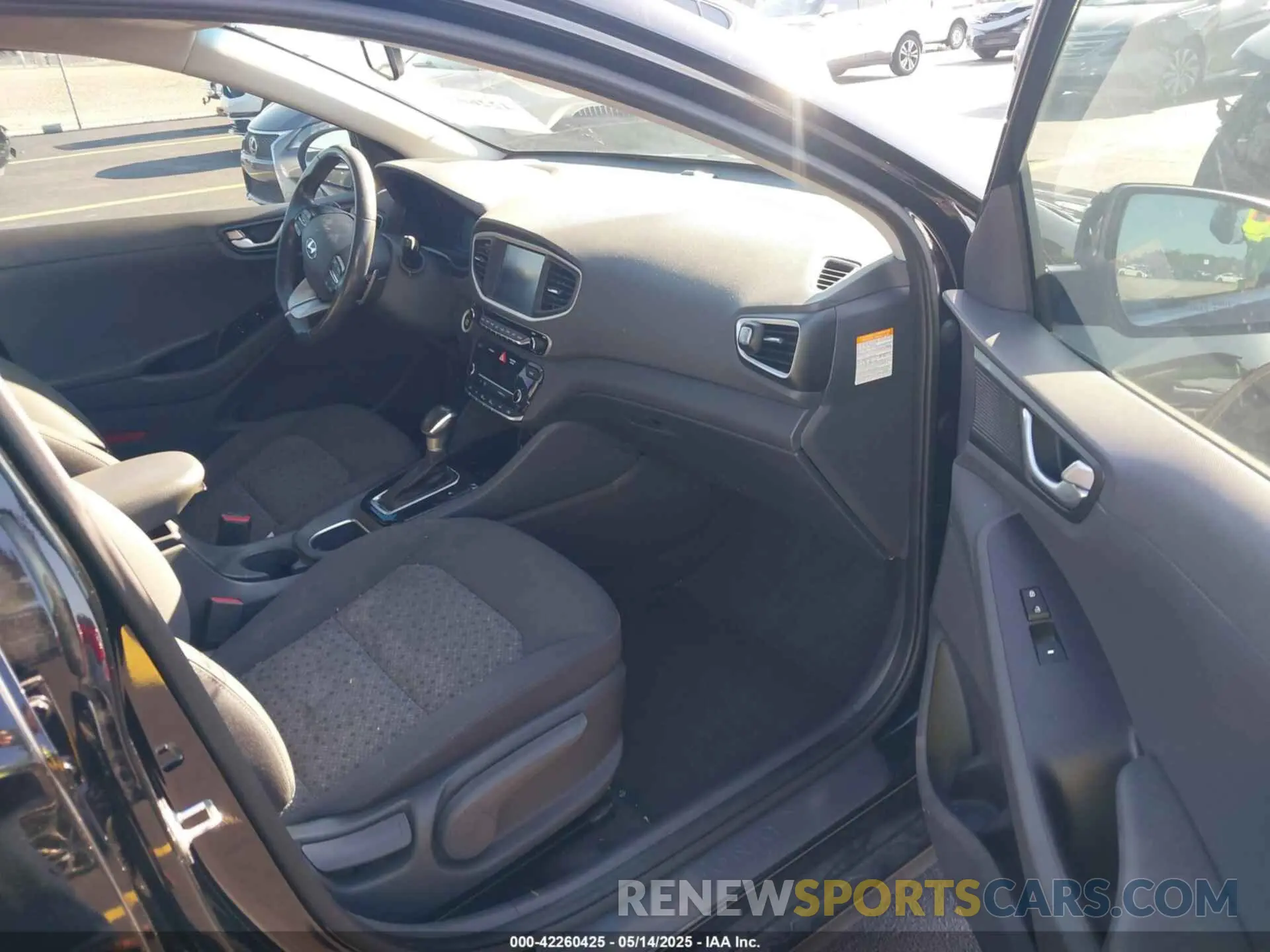 5 fotografías del automóvil dañado KMHC75LC3KU105621 HYUNDAI IONIQ HYBRID 2019