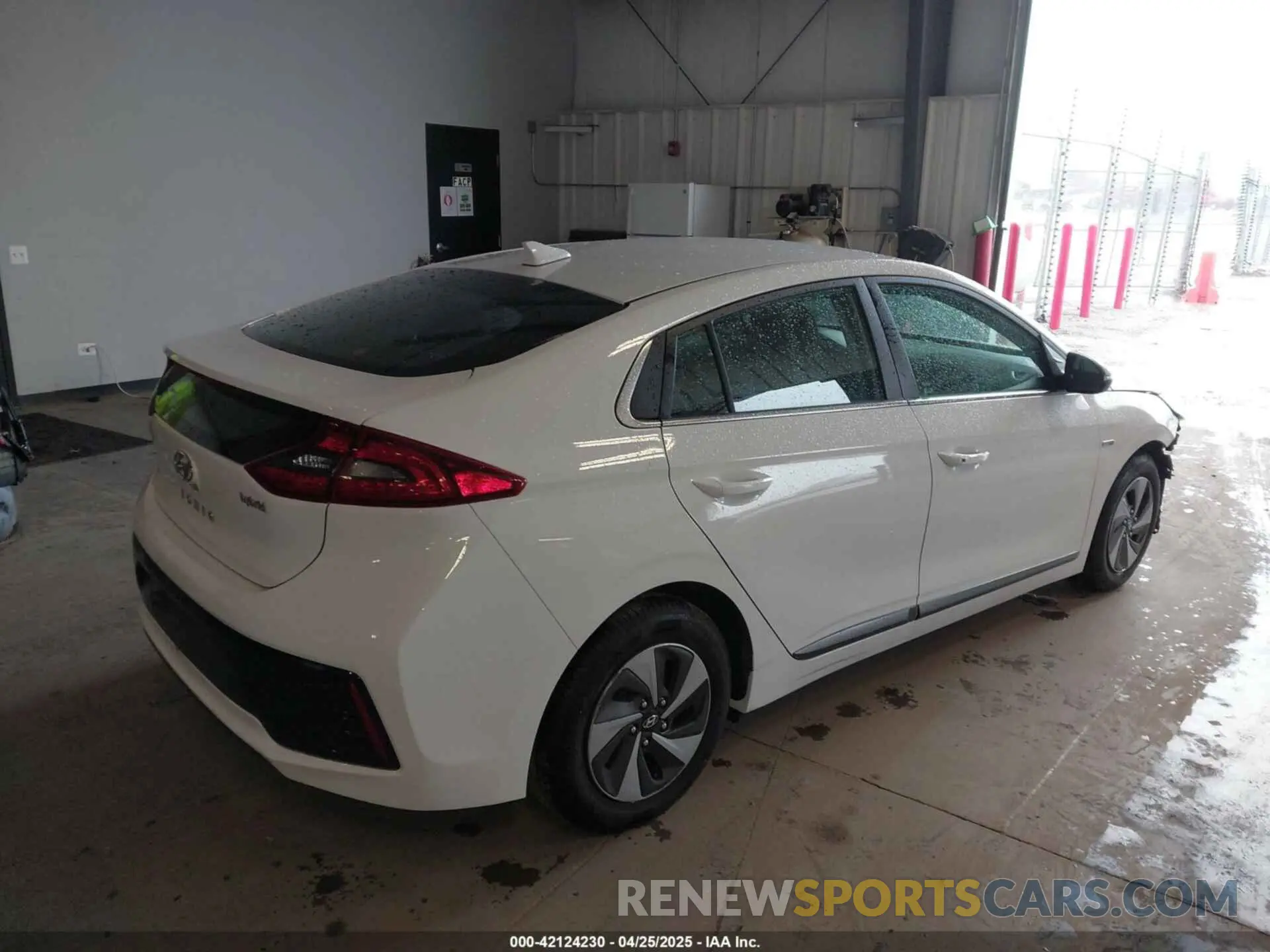 4 fotografías del automóvil dañado KMHC75LC5KU111145 HYUNDAI IONIQ HYBRID 2019