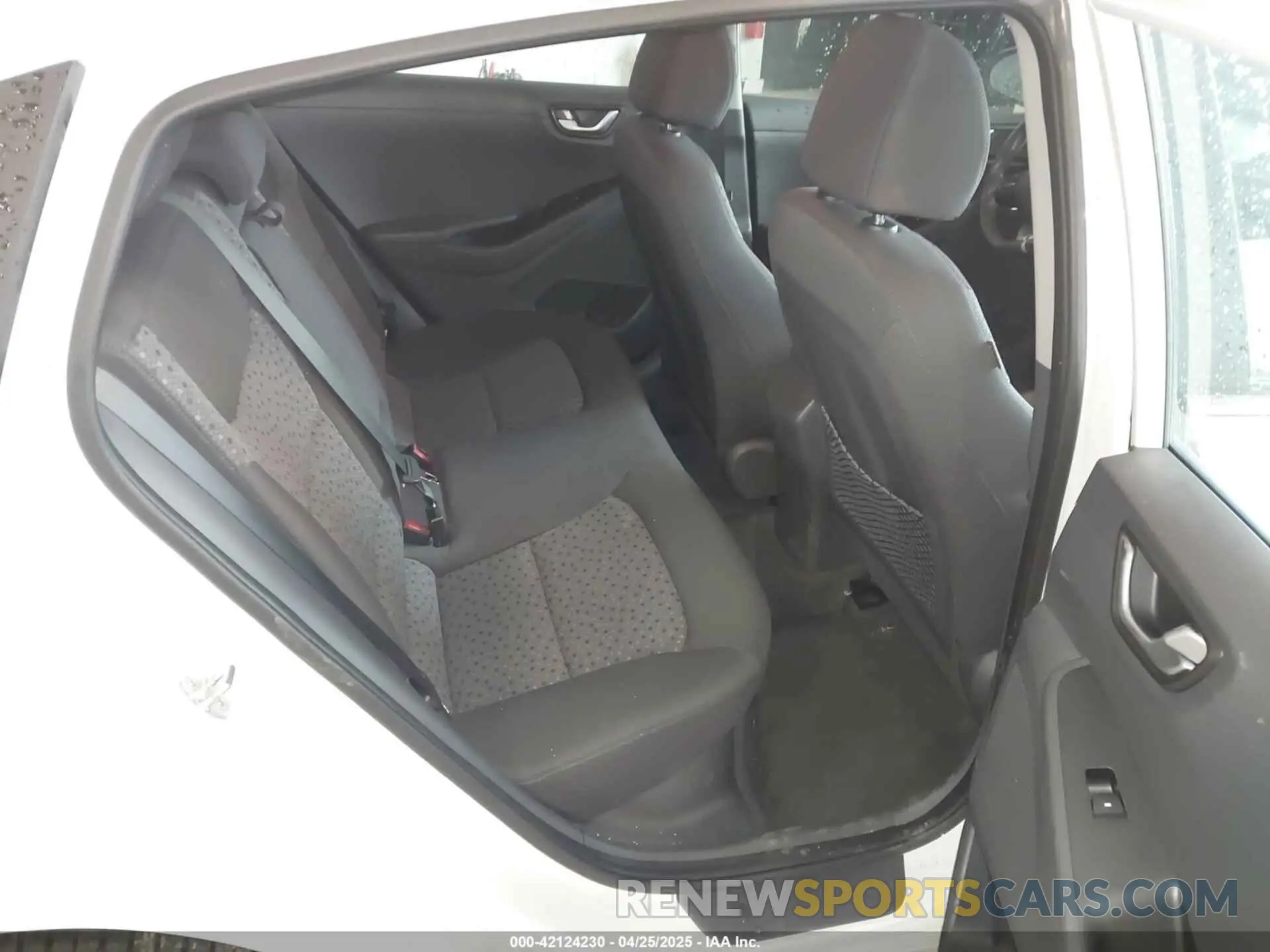 8 fotografías del automóvil dañado KMHC75LC5KU111145 HYUNDAI IONIQ HYBRID 2019