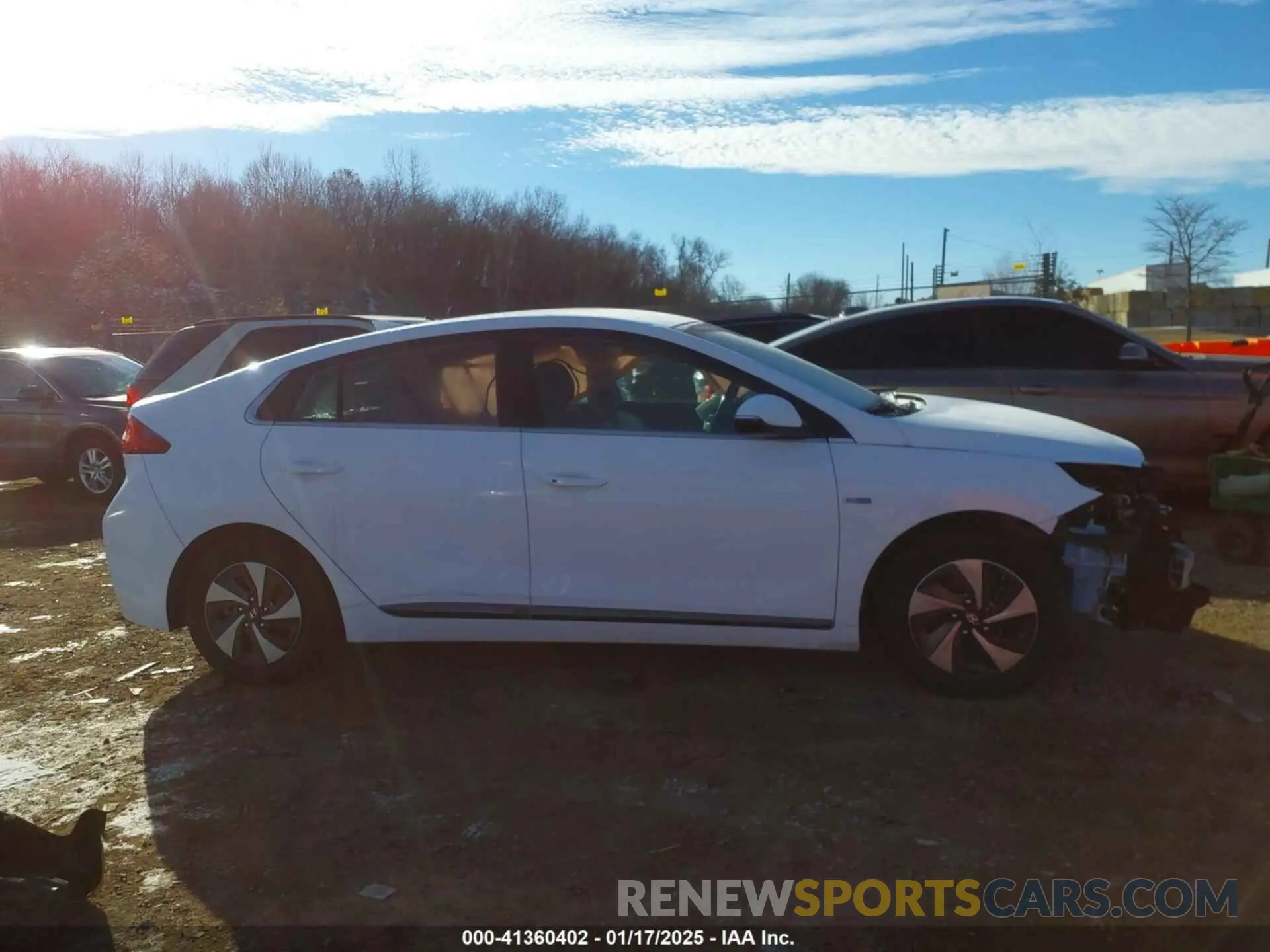 13 fotografías del automóvil dañado KMHC75LC9KU110967 HYUNDAI IONIQ HYBRID 2019