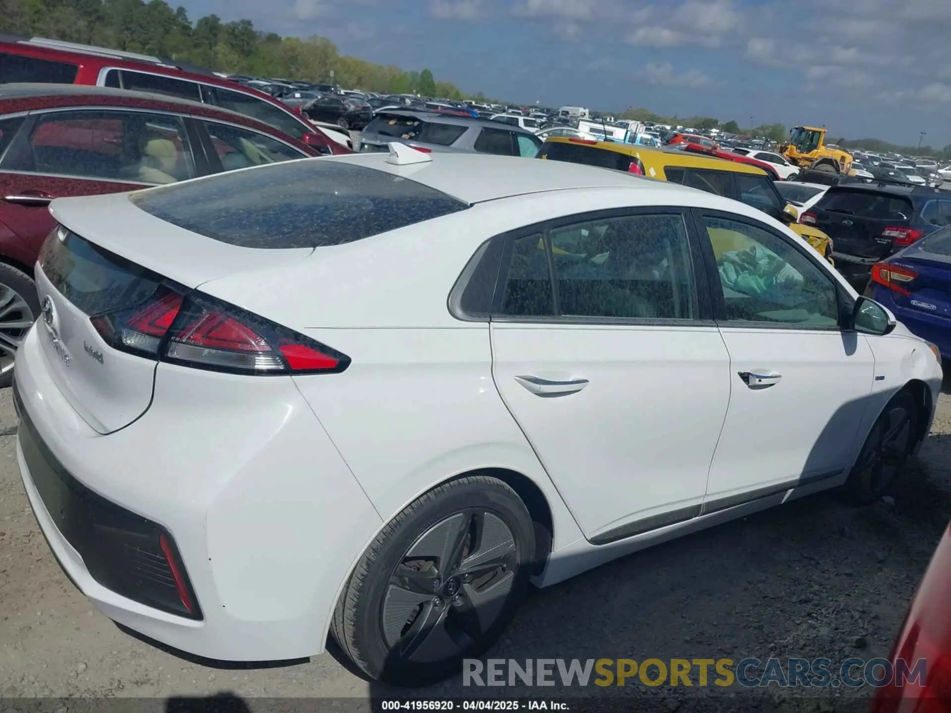 13 fotografías del automóvil dañado KMHC05LC4LU212134 HYUNDAI IONIQ HYBRID 2020