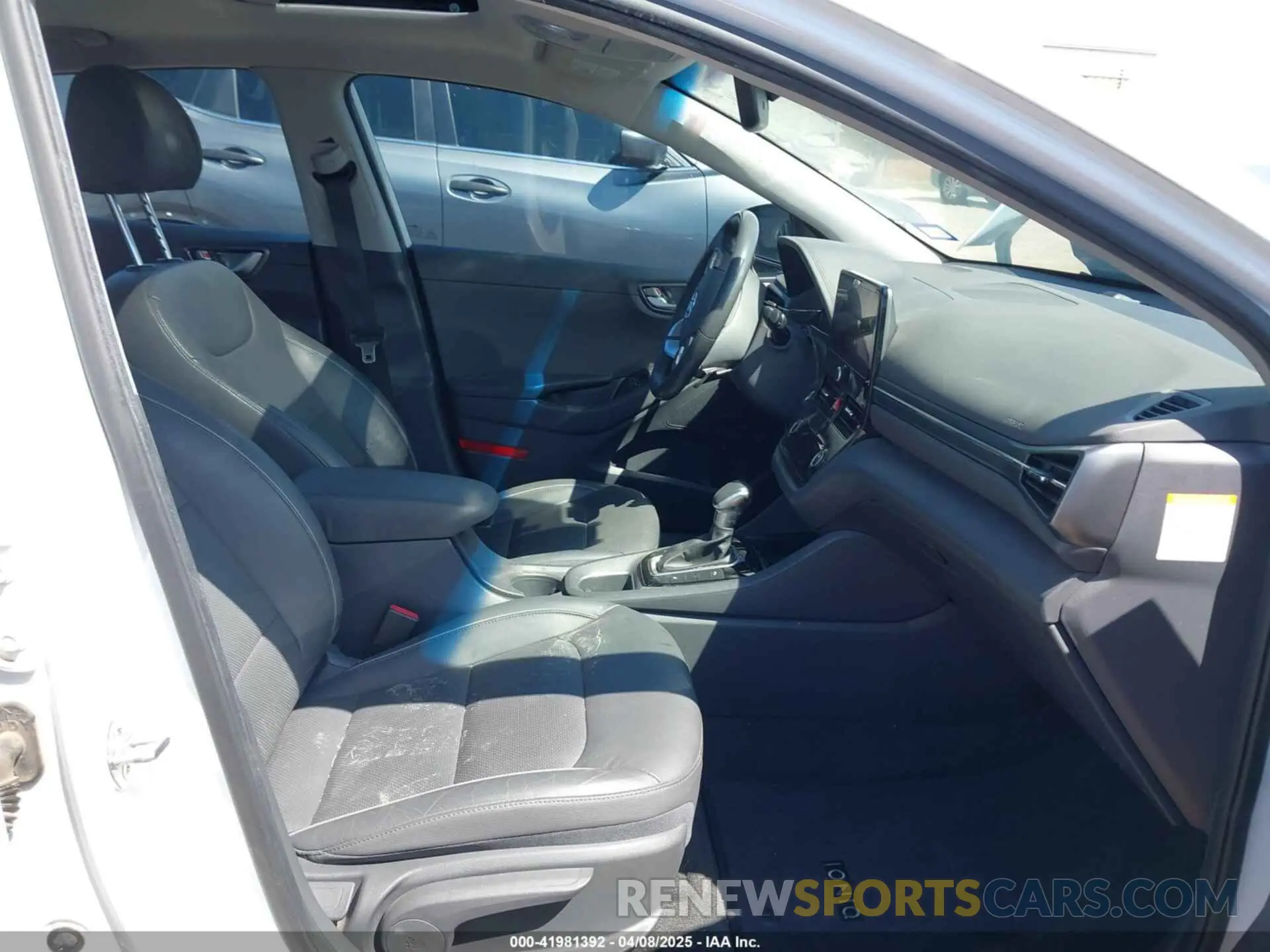 8 fotografías del automóvil dañado KMHC05LC5LU212353 HYUNDAI IONIQ HYBRID 2020