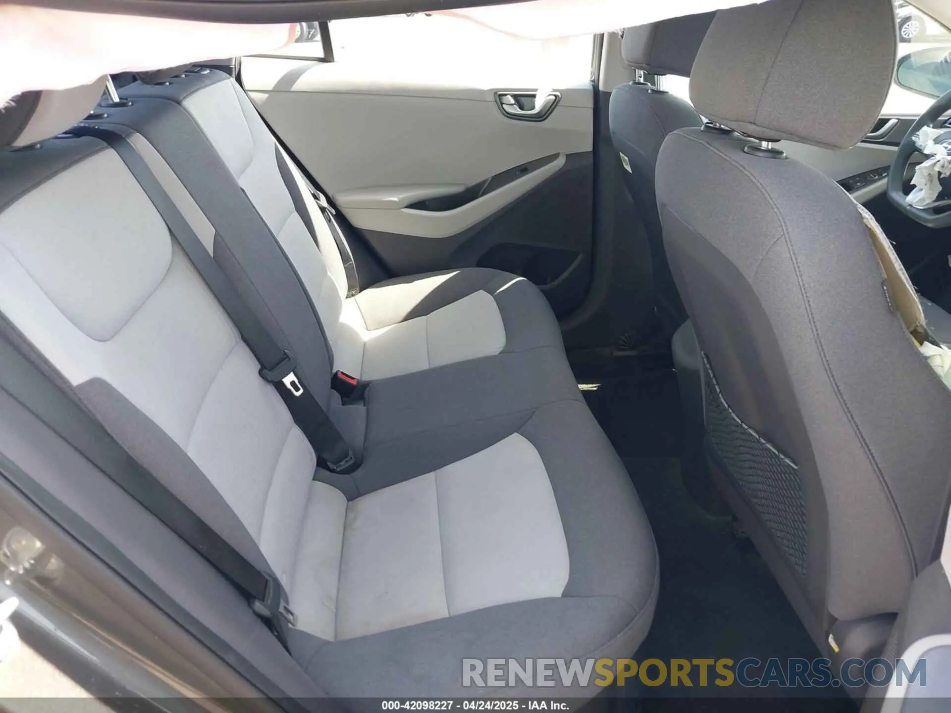 8 fotografías del automóvil dañado KMHC65LC0LU235313 HYUNDAI IONIQ HYBRID 2020