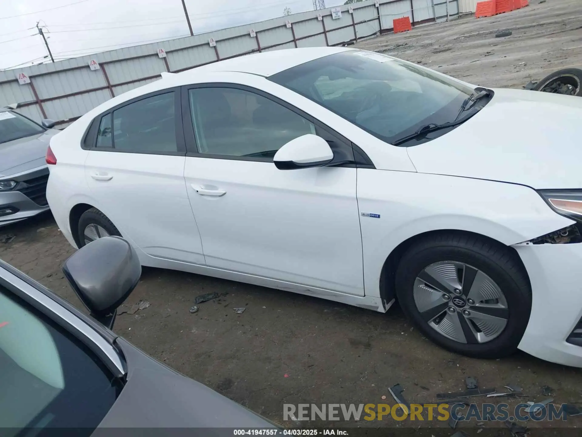 12 fotografías del automóvil dañado KMHC65LC4LU214190 HYUNDAI IONIQ HYBRID 2020