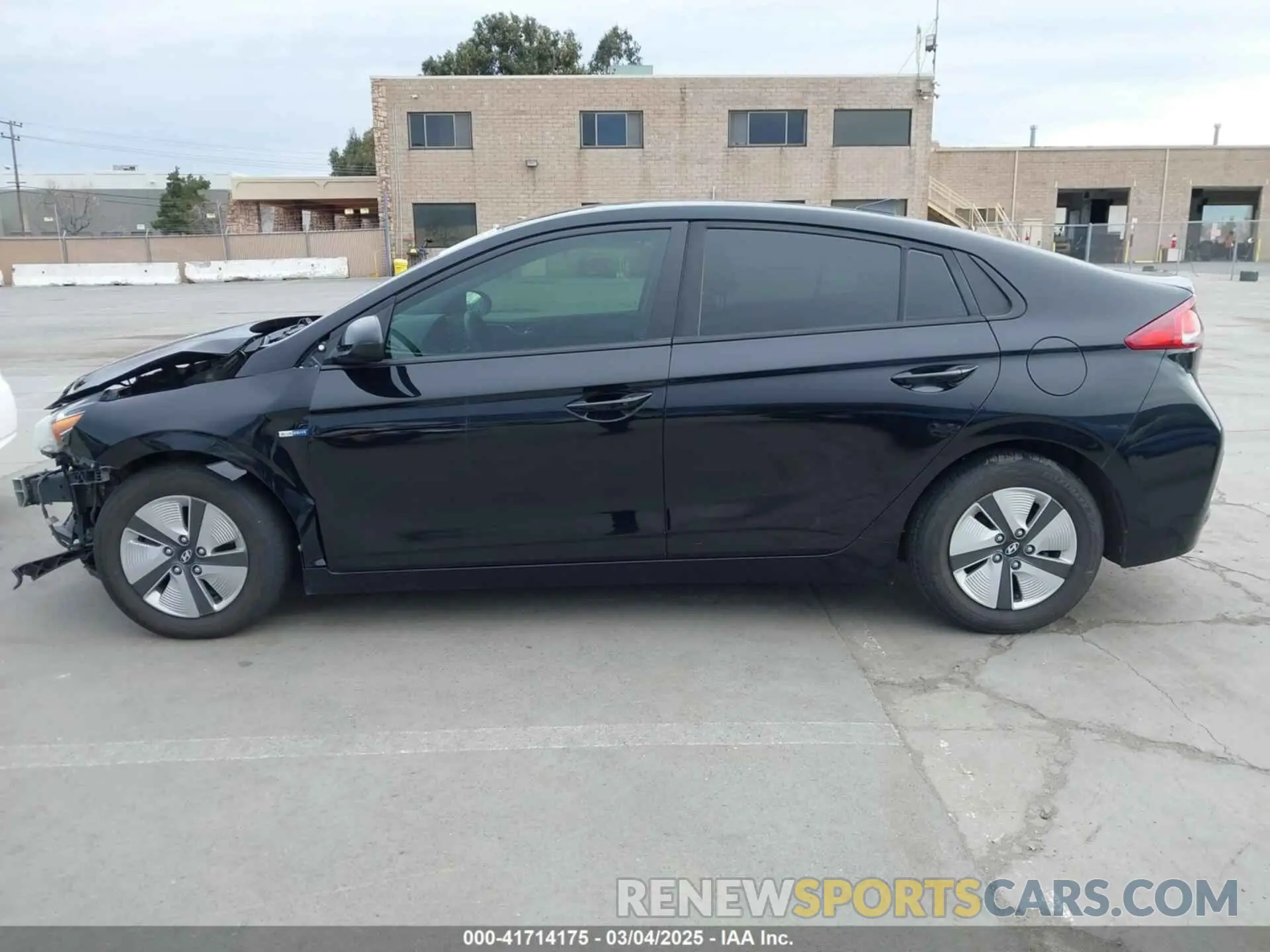 15 fotografías del automóvil dañado KMHC65LC4LU231135 HYUNDAI IONIQ HYBRID 2020