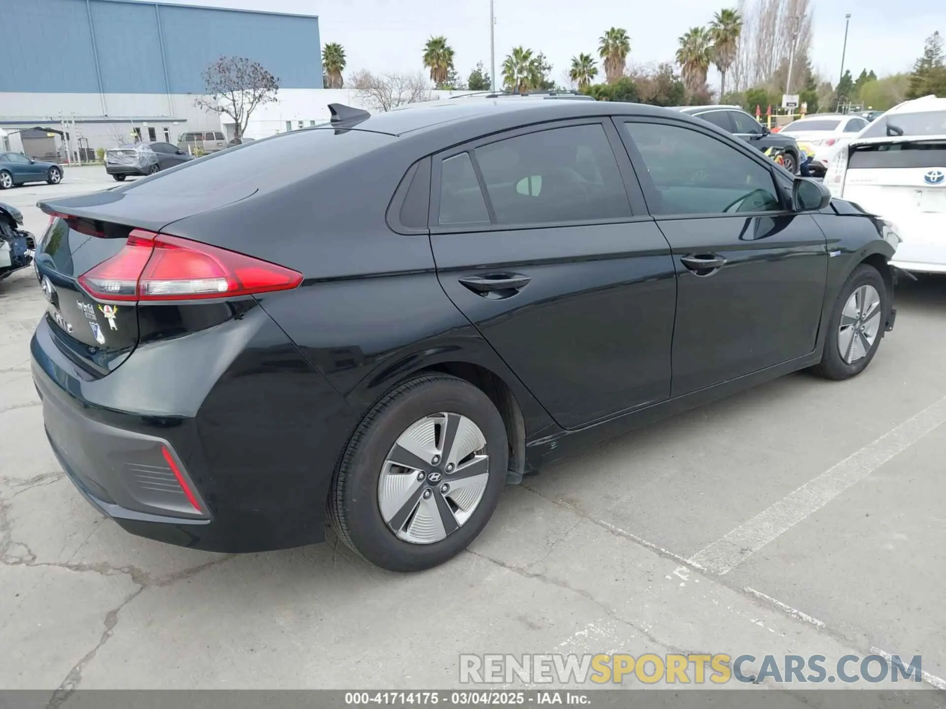 4 fotografías del automóvil dañado KMHC65LC4LU231135 HYUNDAI IONIQ HYBRID 2020