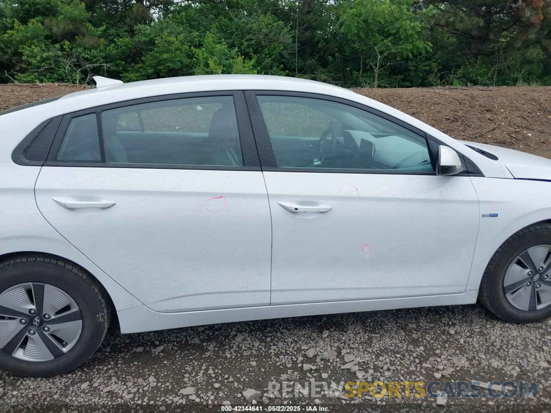 13 fotografías del automóvil dañado KMHC65LC8LU215813 HYUNDAI IONIQ HYBRID 2020