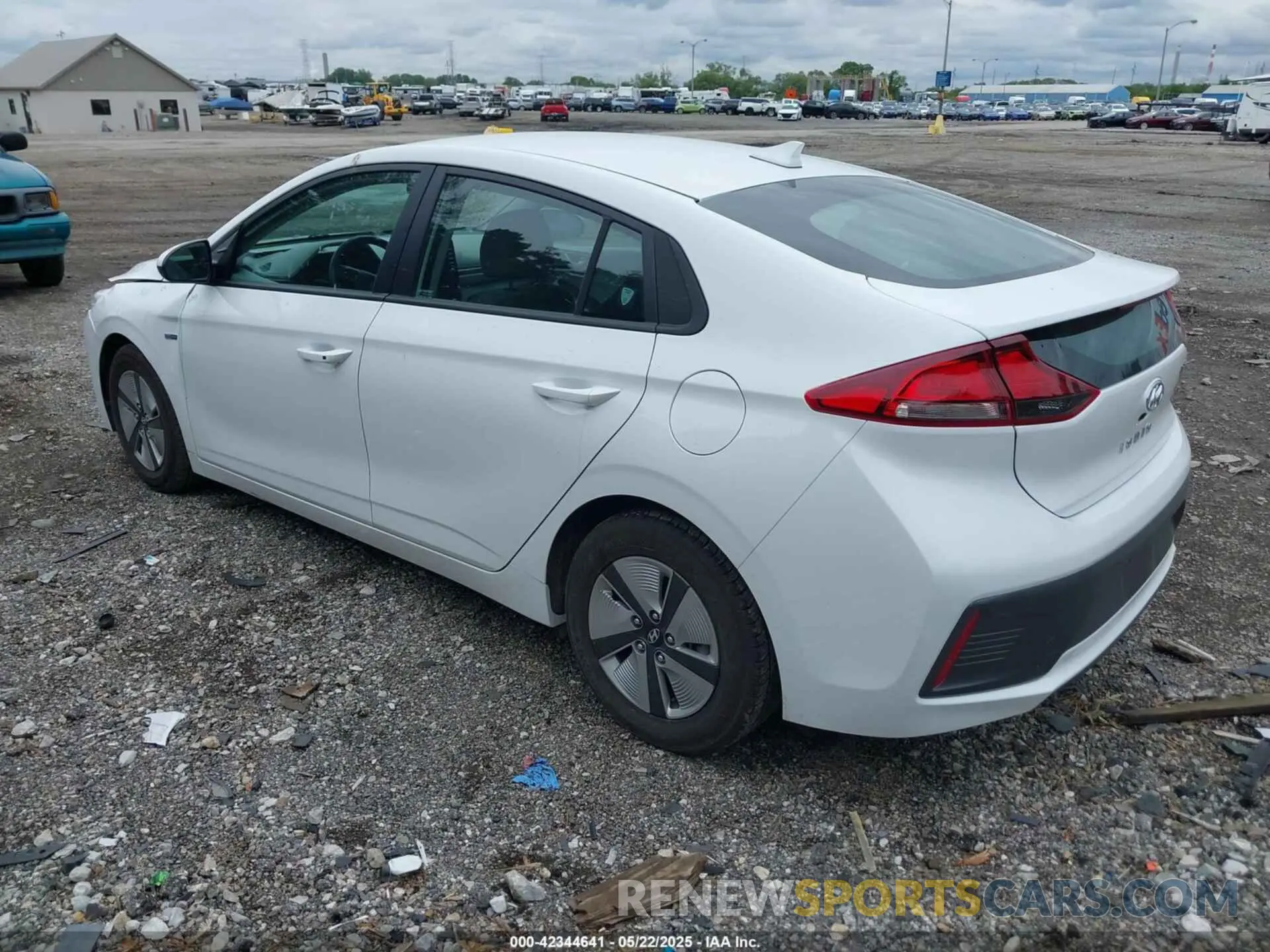 3 fotografías del automóvil dañado KMHC65LC8LU215813 HYUNDAI IONIQ HYBRID 2020