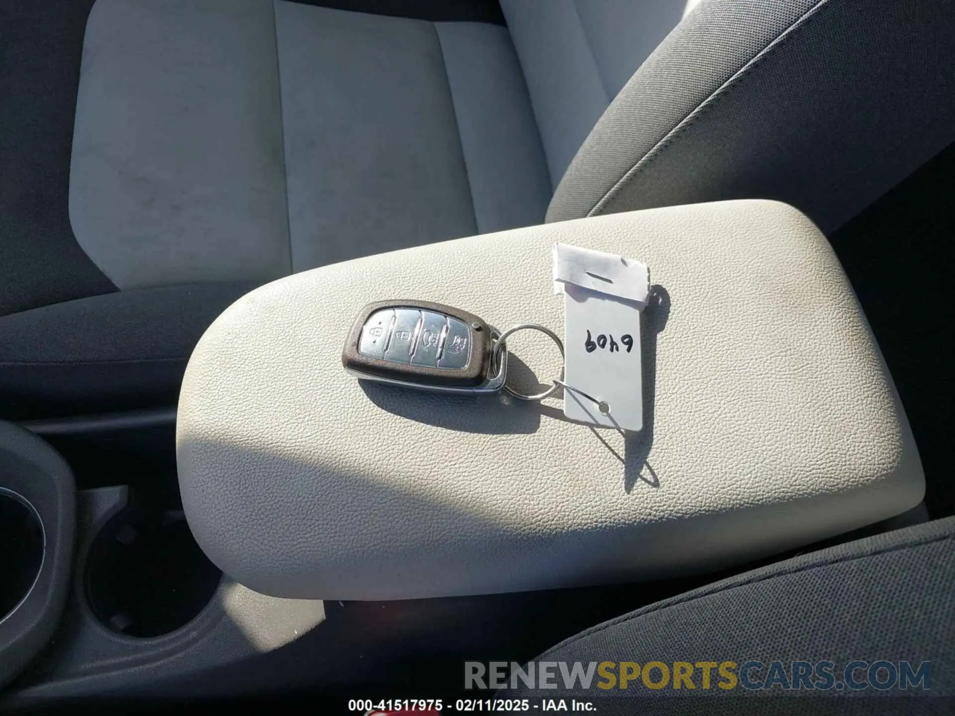 11 fotografías del automóvil dañado KMHC75LC0LU188832 HYUNDAI IONIQ HYBRID 2020