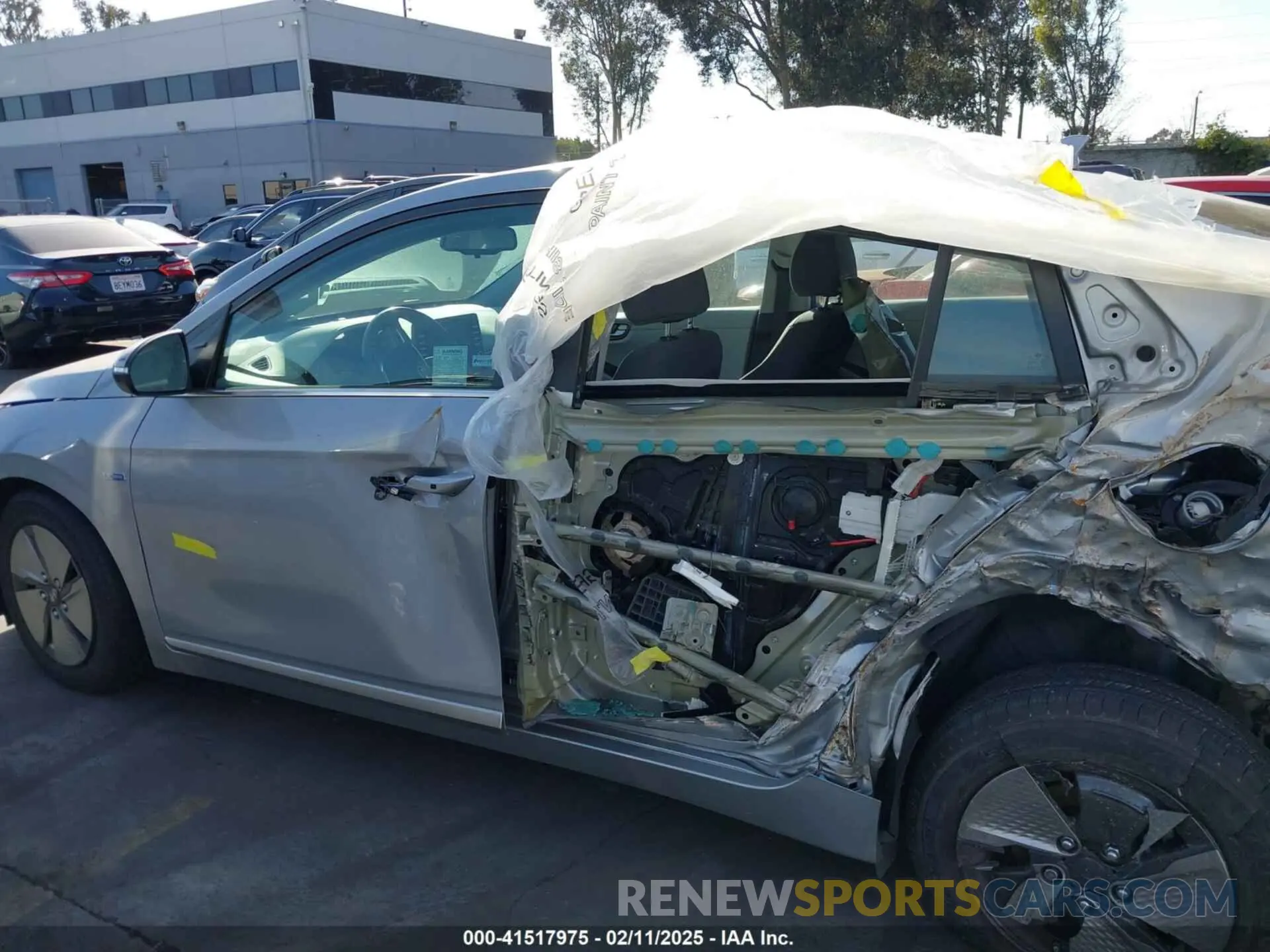 14 fotografías del automóvil dañado KMHC75LC0LU188832 HYUNDAI IONIQ HYBRID 2020