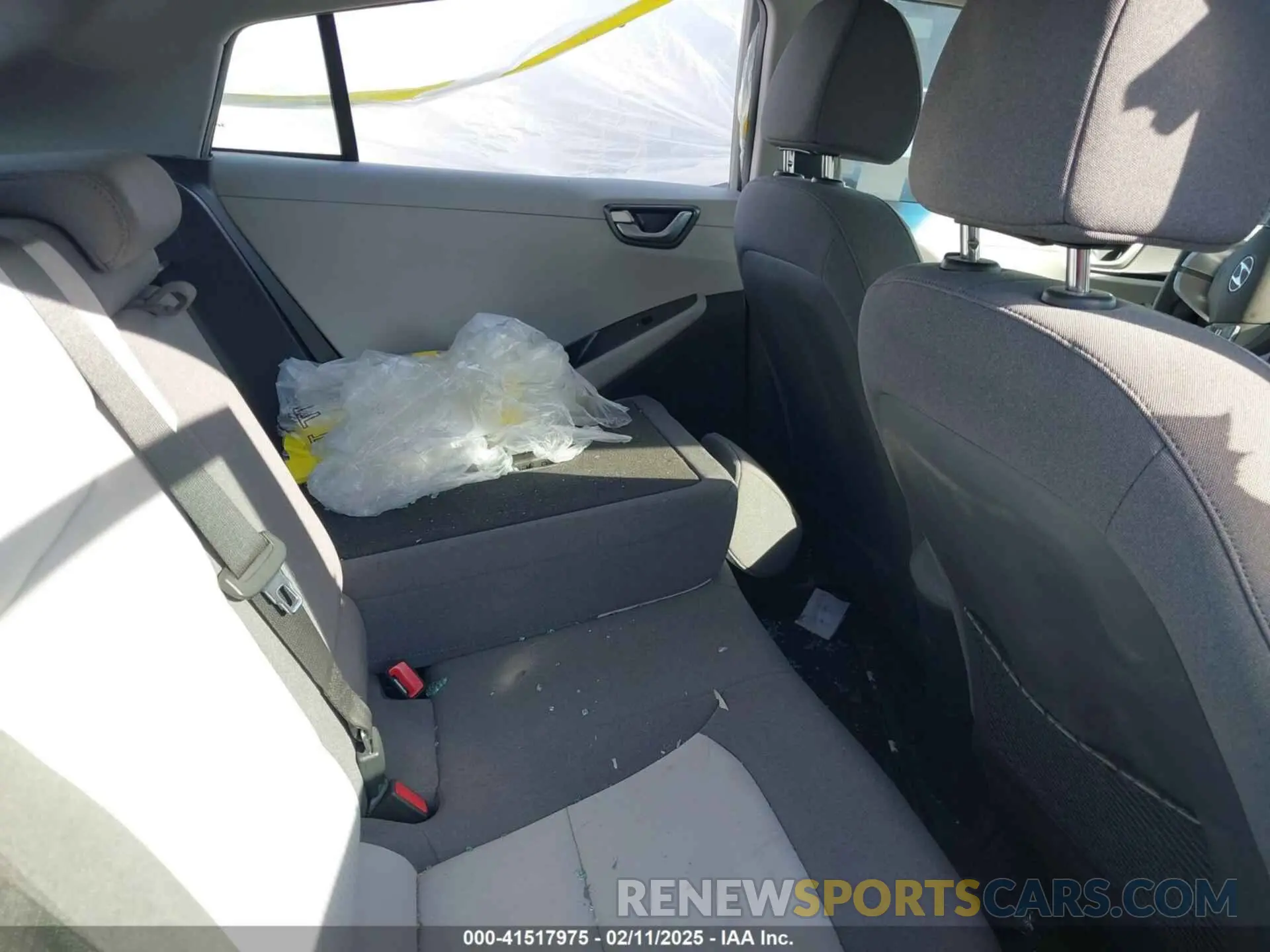 8 fotografías del automóvil dañado KMHC75LC0LU188832 HYUNDAI IONIQ HYBRID 2020