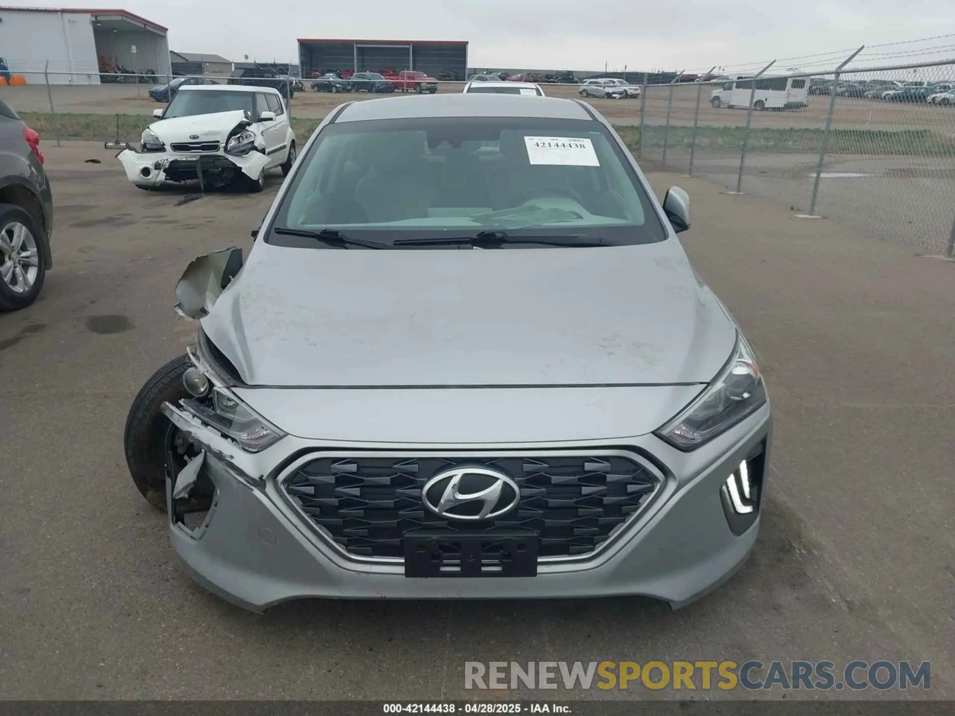 12 fotografías del automóvil dañado KMHC75LC0LU242355 HYUNDAI IONIQ HYBRID 2020