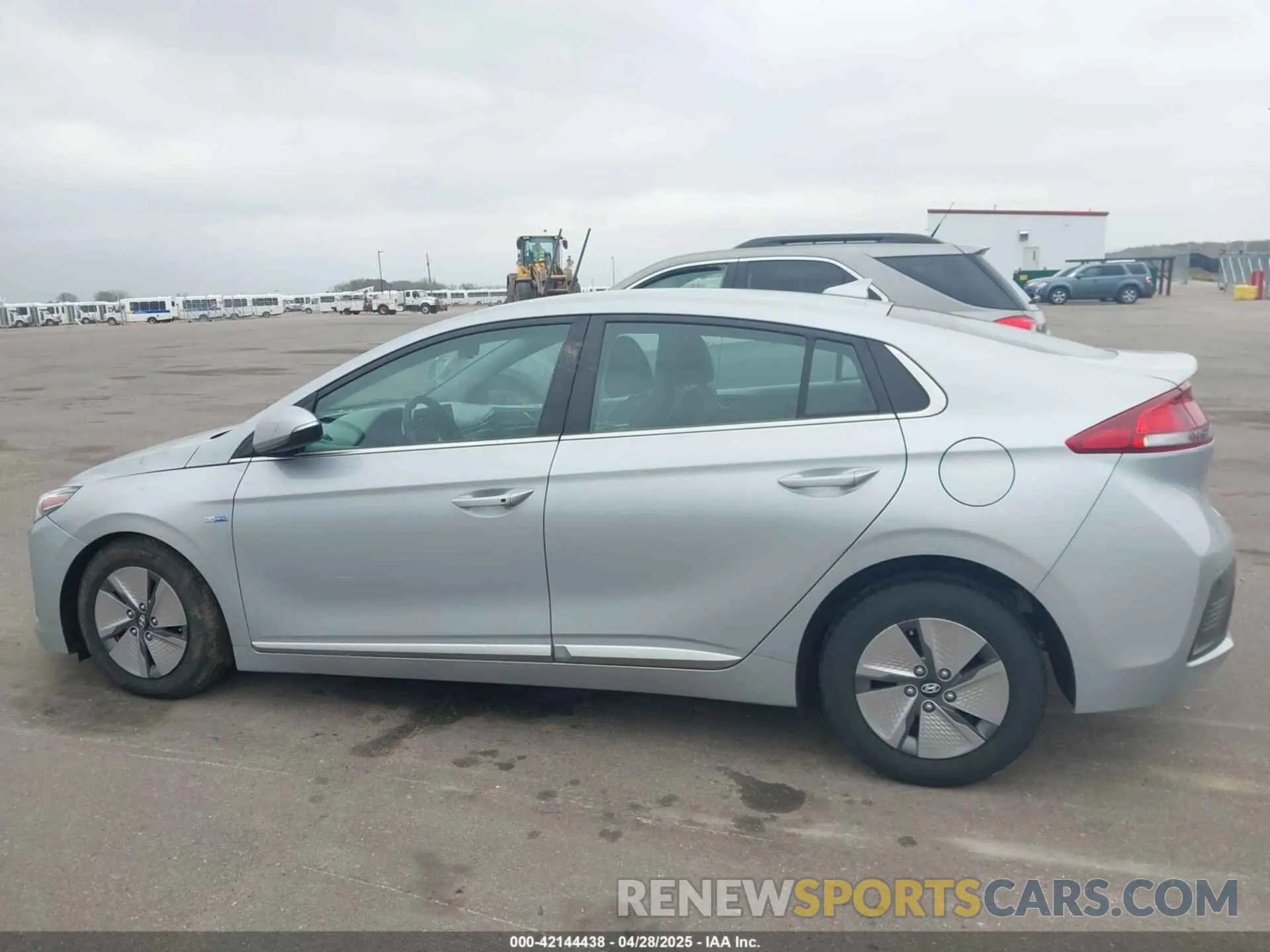 14 fotografías del automóvil dañado KMHC75LC0LU242355 HYUNDAI IONIQ HYBRID 2020