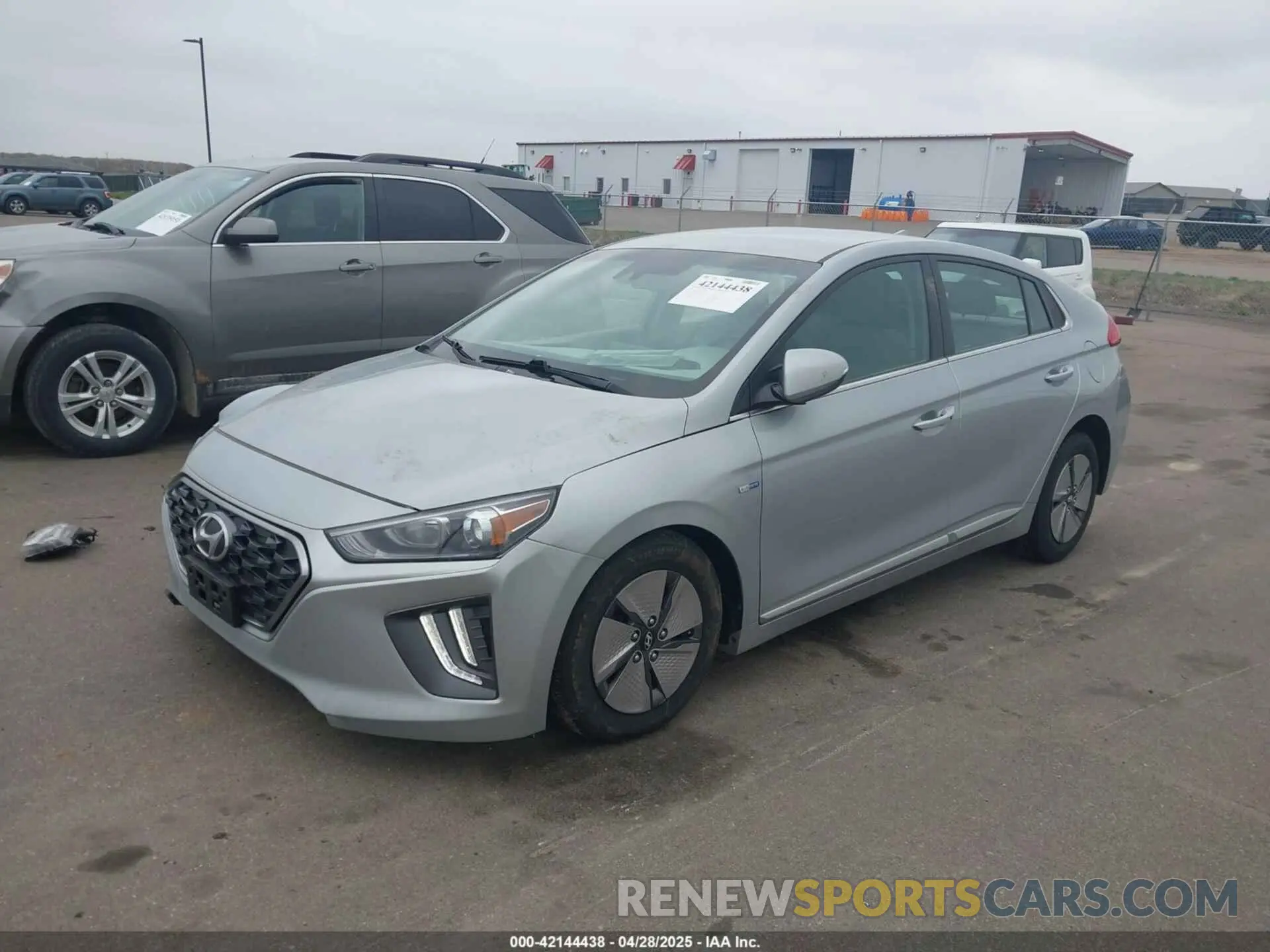 2 fotografías del automóvil dañado KMHC75LC0LU242355 HYUNDAI IONIQ HYBRID 2020