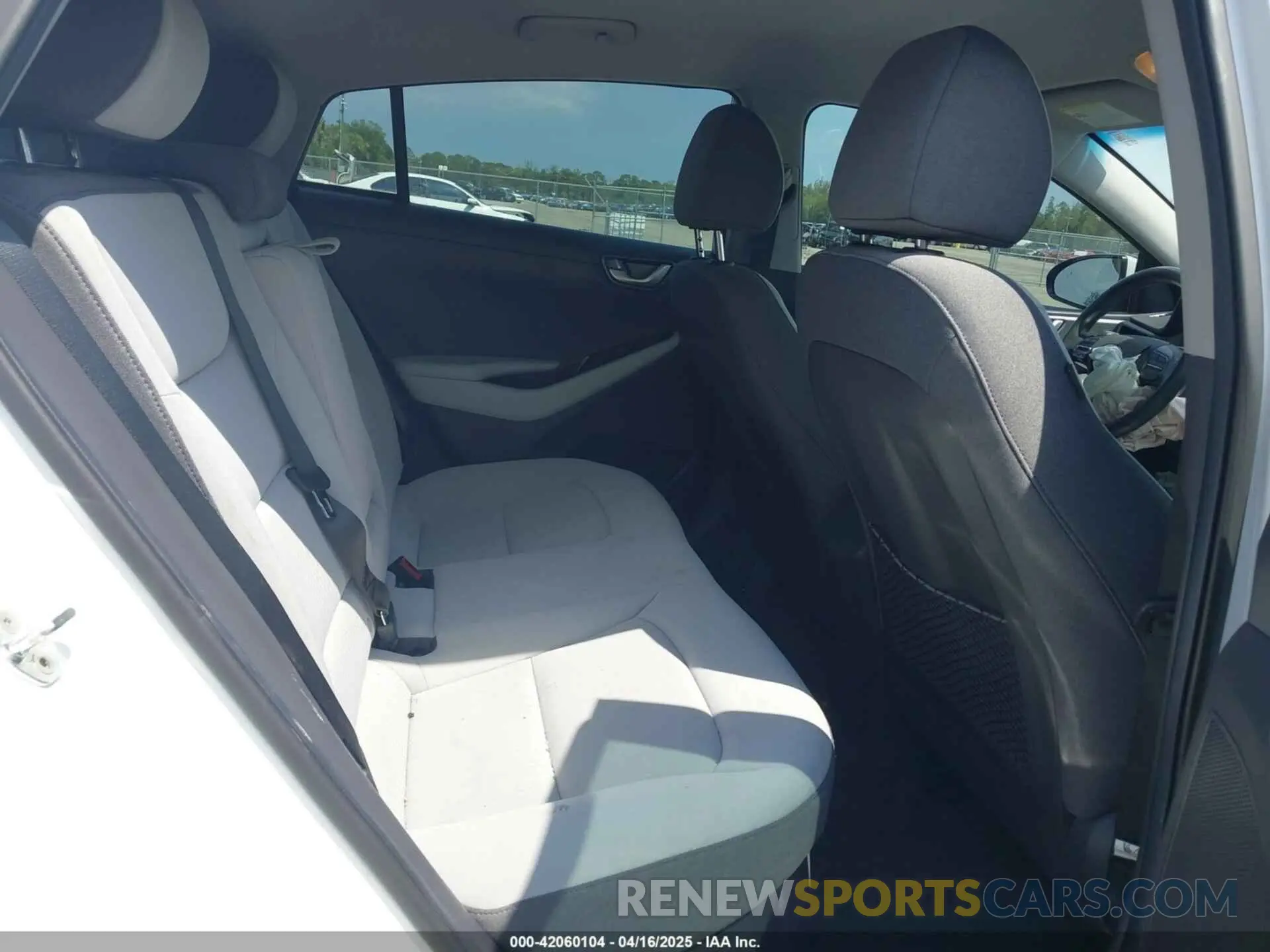 8 fotografías del automóvil dañado KMHC75LC1NU282432 HYUNDAI IONIQ HYBRID 2022