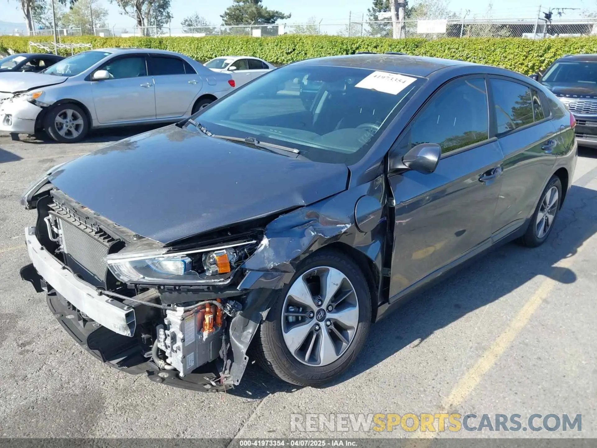 2 fotografías del automóvil dañado KMHC65LD3KU164521 HYUNDAI IONIQ PLUG-IN HYBRID 2019