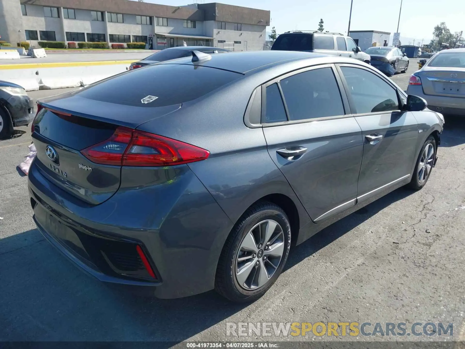 4 fotografías del automóvil dañado KMHC65LD3KU164521 HYUNDAI IONIQ PLUG-IN HYBRID 2019