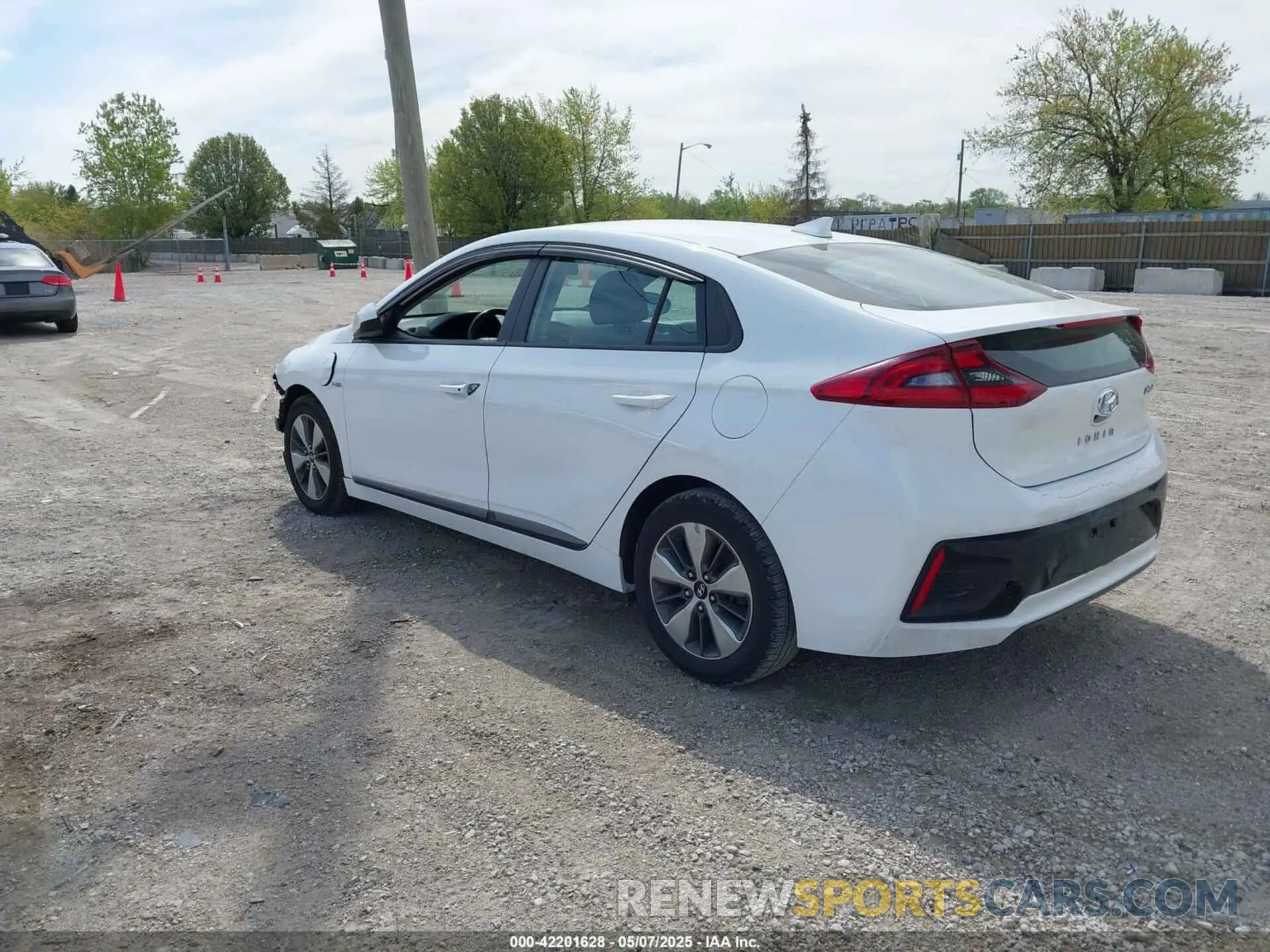 3 fotografías del automóvil dañado KMHC65LD5KU159398 HYUNDAI IONIQ PLUG-IN HYBRID 2019
