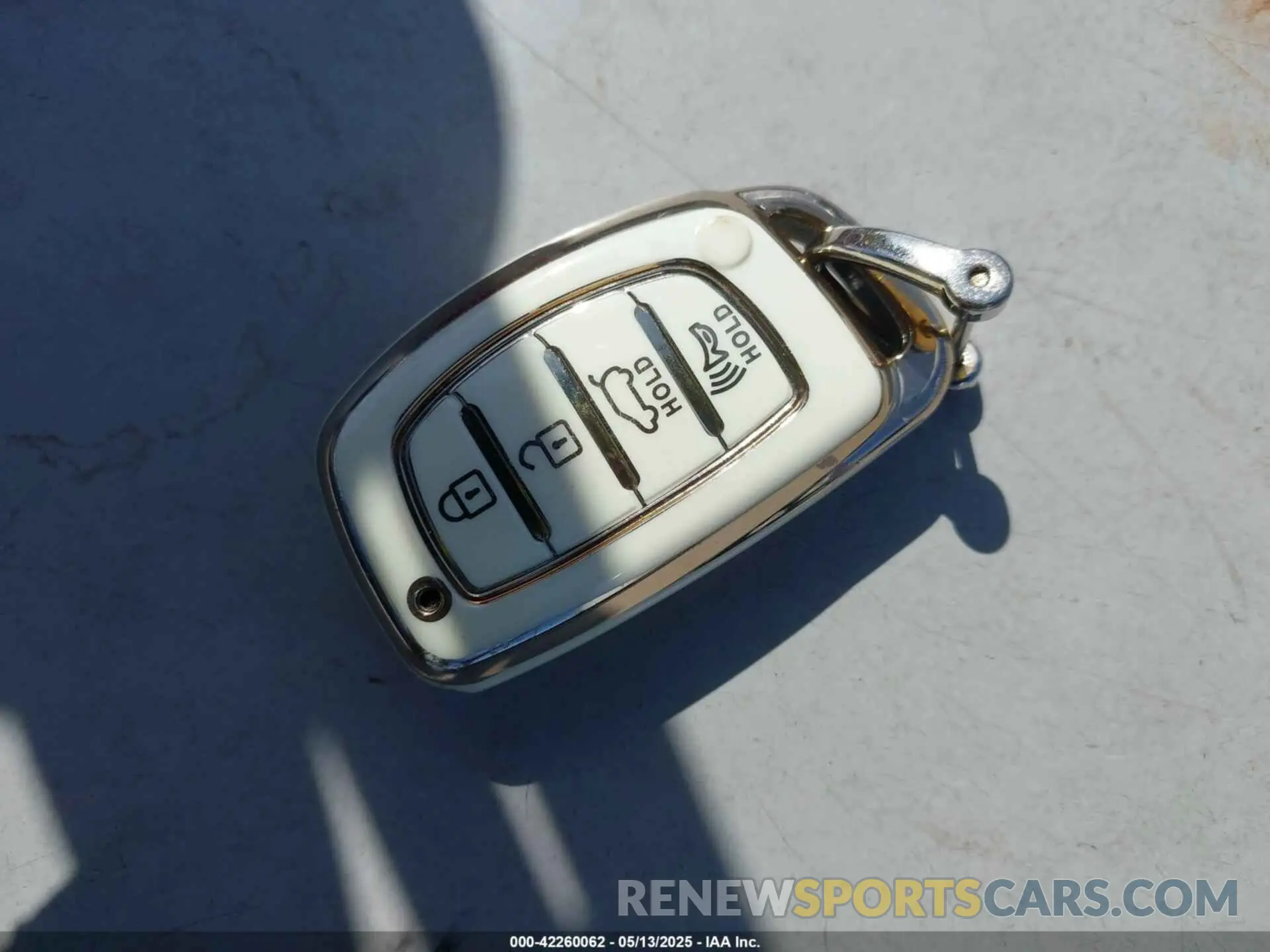 11 fotografías del automóvil dañado KMHC65LD9KU178942 HYUNDAI IONIQ PLUG-IN HYBRID 2019