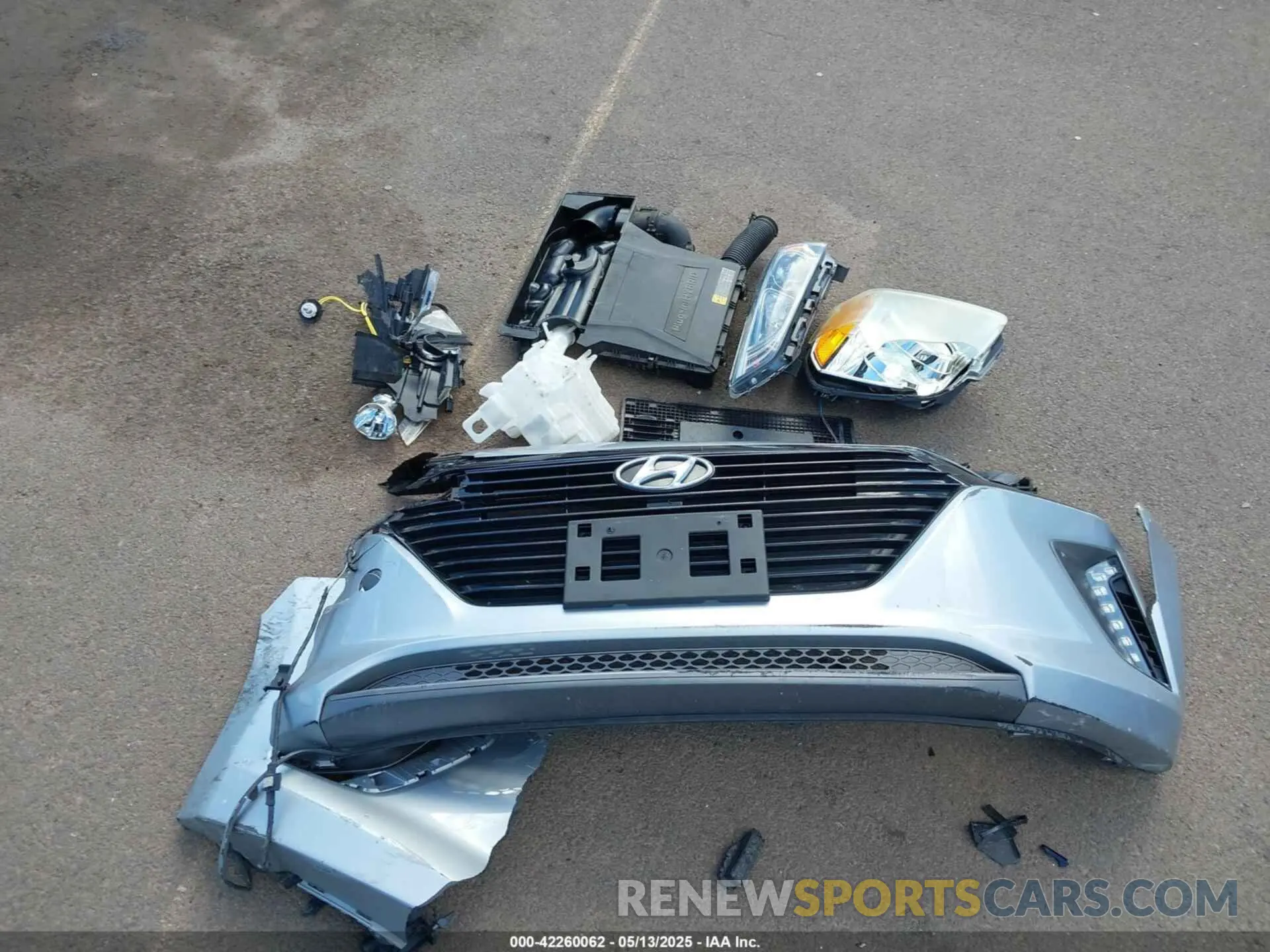 12 fotografías del automóvil dañado KMHC65LD9KU178942 HYUNDAI IONIQ PLUG-IN HYBRID 2019