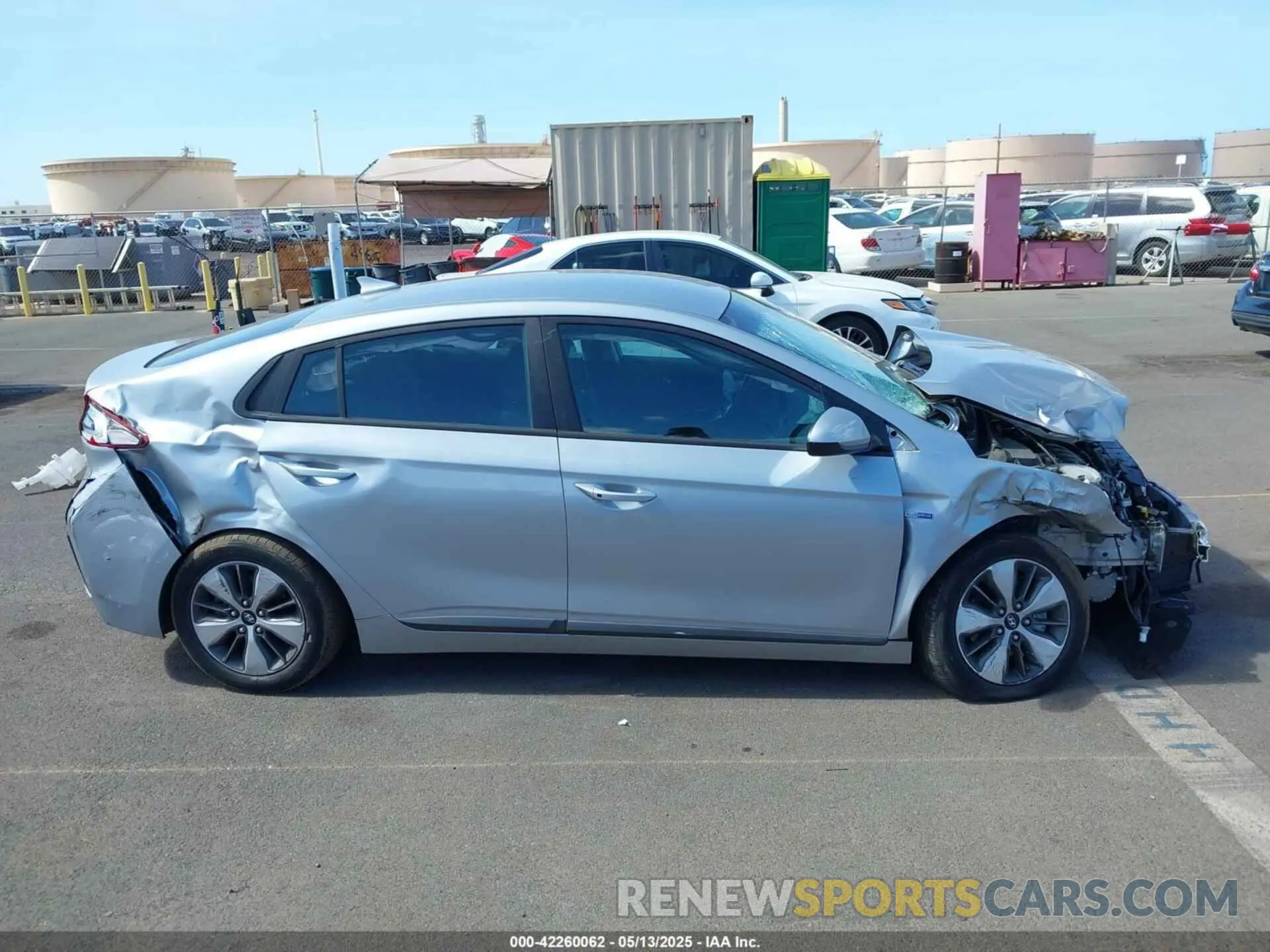 14 fotografías del automóvil dañado KMHC65LD9KU178942 HYUNDAI IONIQ PLUG-IN HYBRID 2019