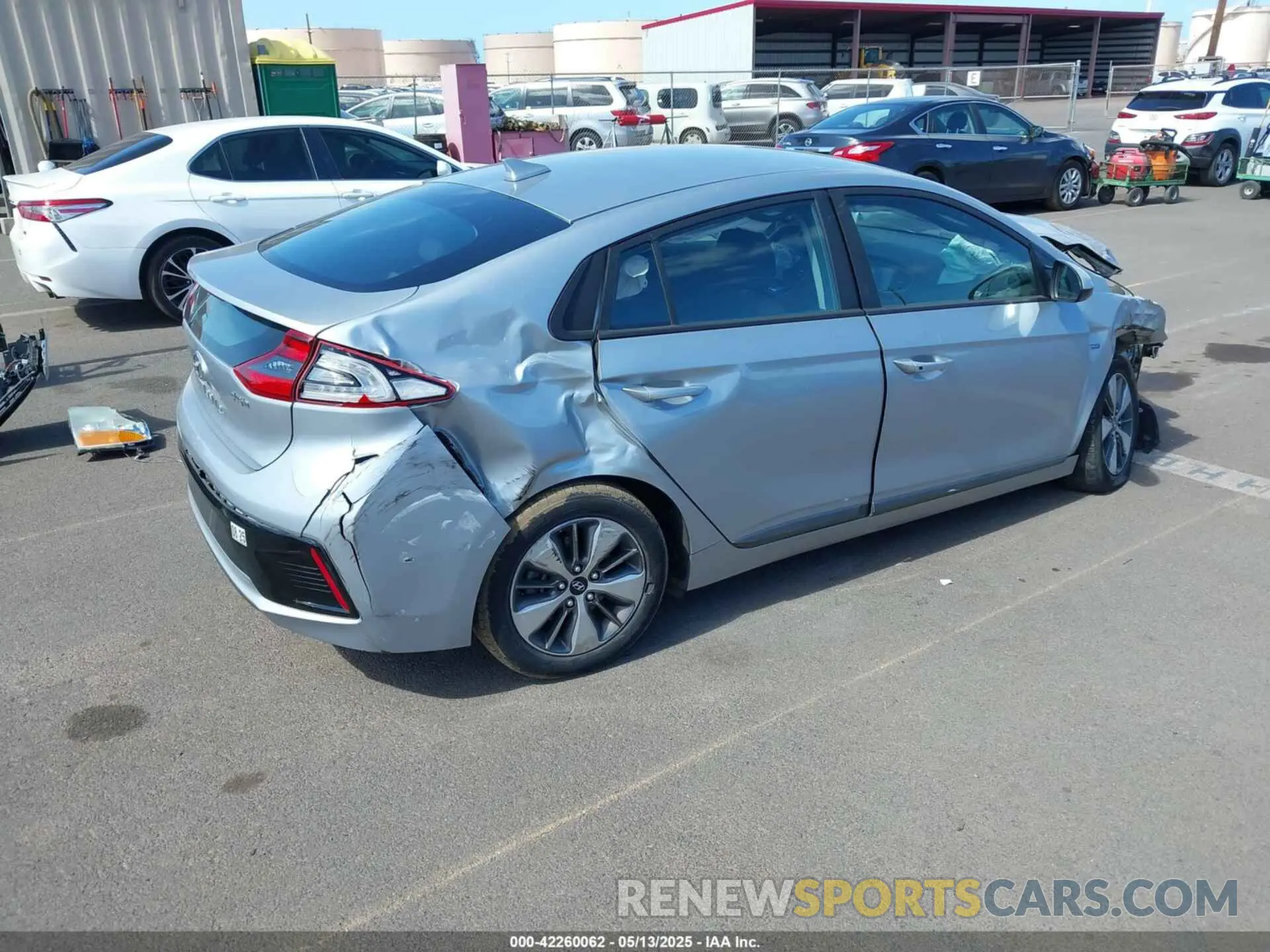 4 fotografías del automóvil dañado KMHC65LD9KU178942 HYUNDAI IONIQ PLUG-IN HYBRID 2019
