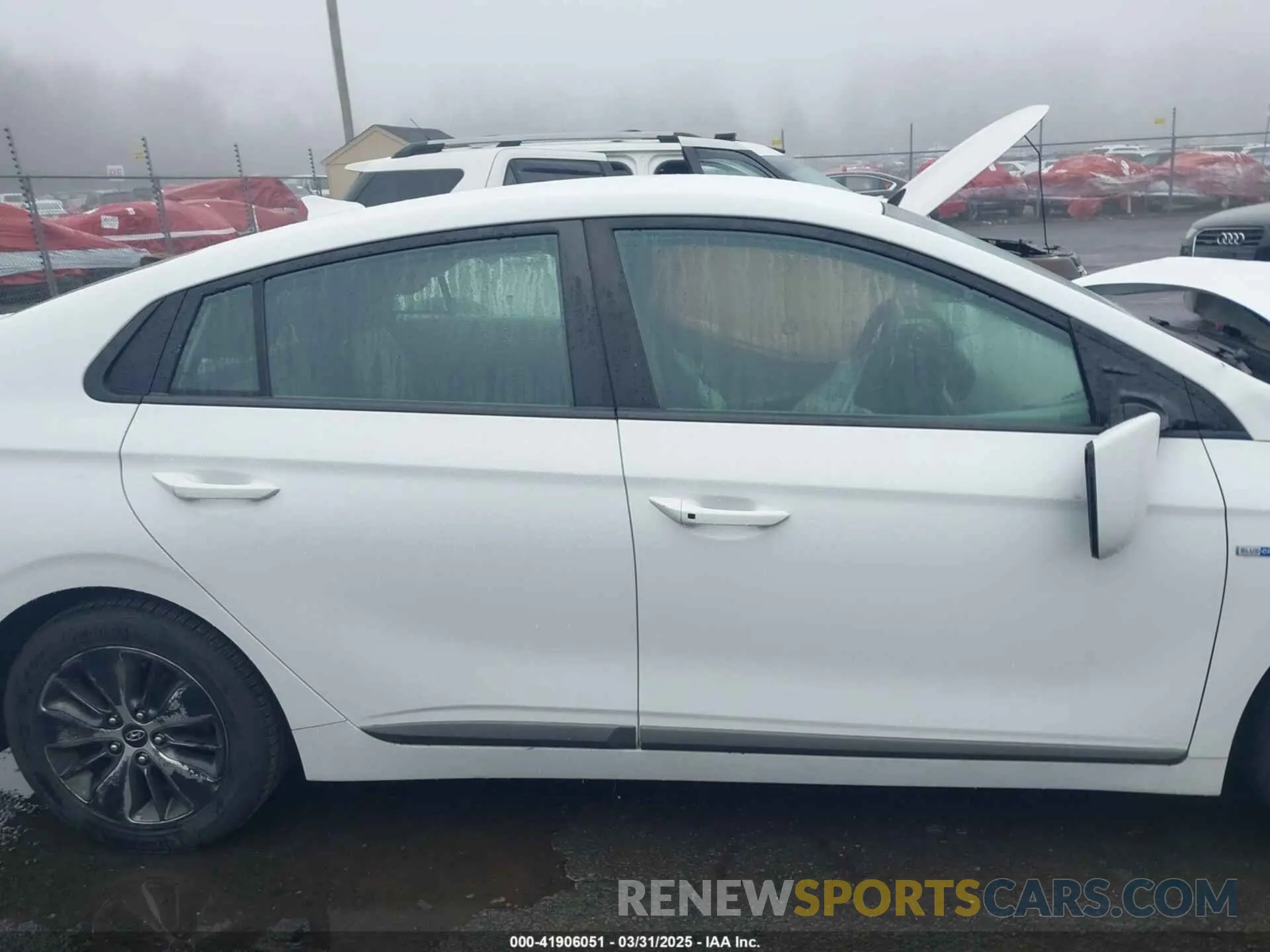 14 fotografías del automóvil dañado KMHC65LDXKU173197 HYUNDAI IONIQ PLUG-IN HYBRID 2019