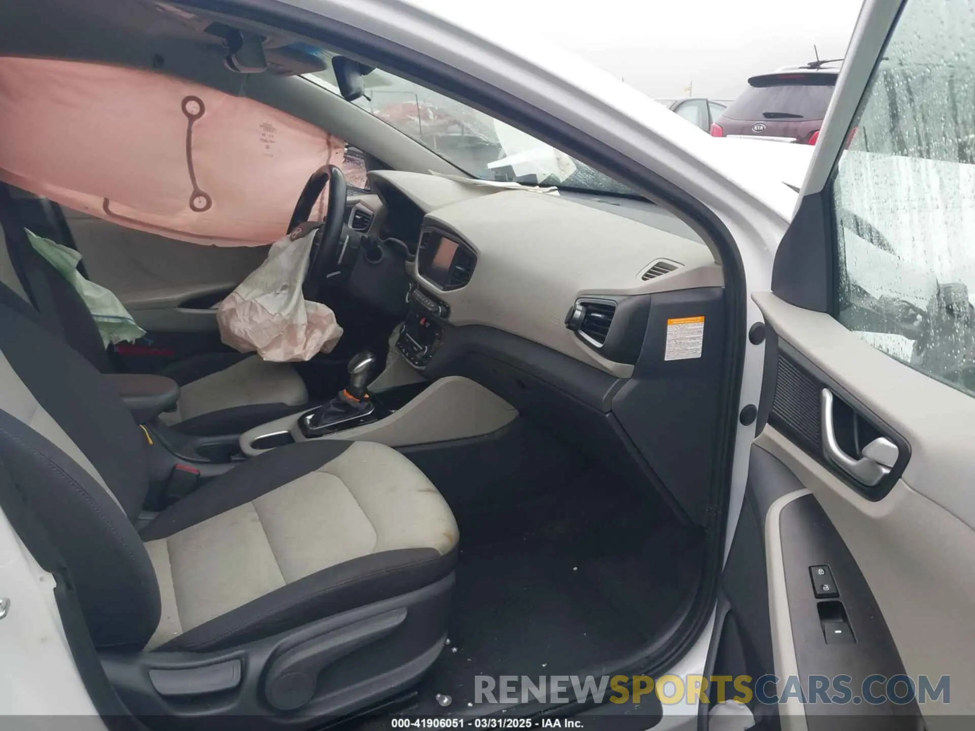 5 fotografías del automóvil dañado KMHC65LDXKU173197 HYUNDAI IONIQ PLUG-IN HYBRID 2019