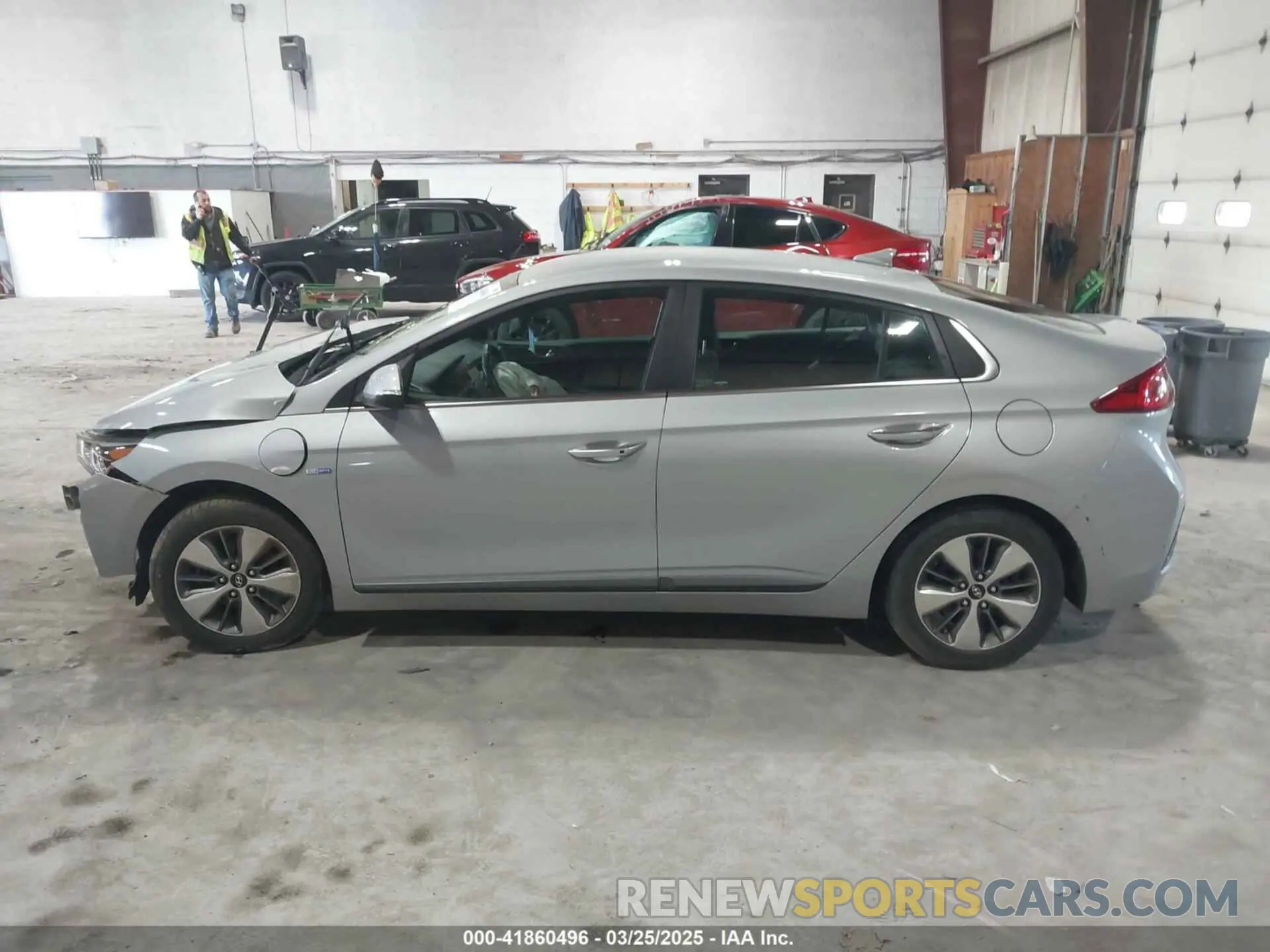 14 fotografías del automóvil dañado KMHC75LD0KU174453 HYUNDAI IONIQ PLUG-IN HYBRID 2019