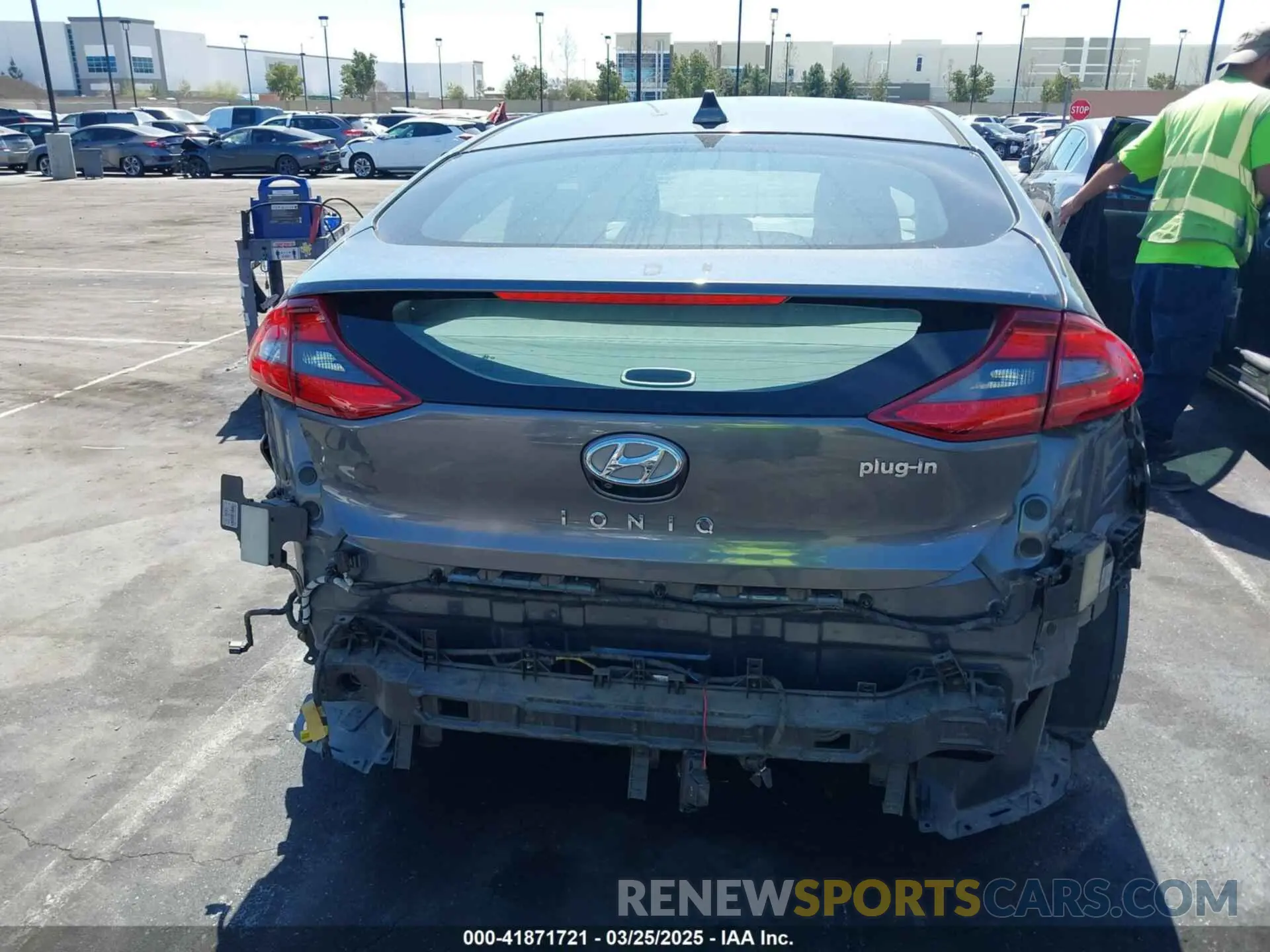 17 fotografías del automóvil dañado KMHC75LD2KU125982 HYUNDAI IONIQ PLUG-IN HYBRID 2019