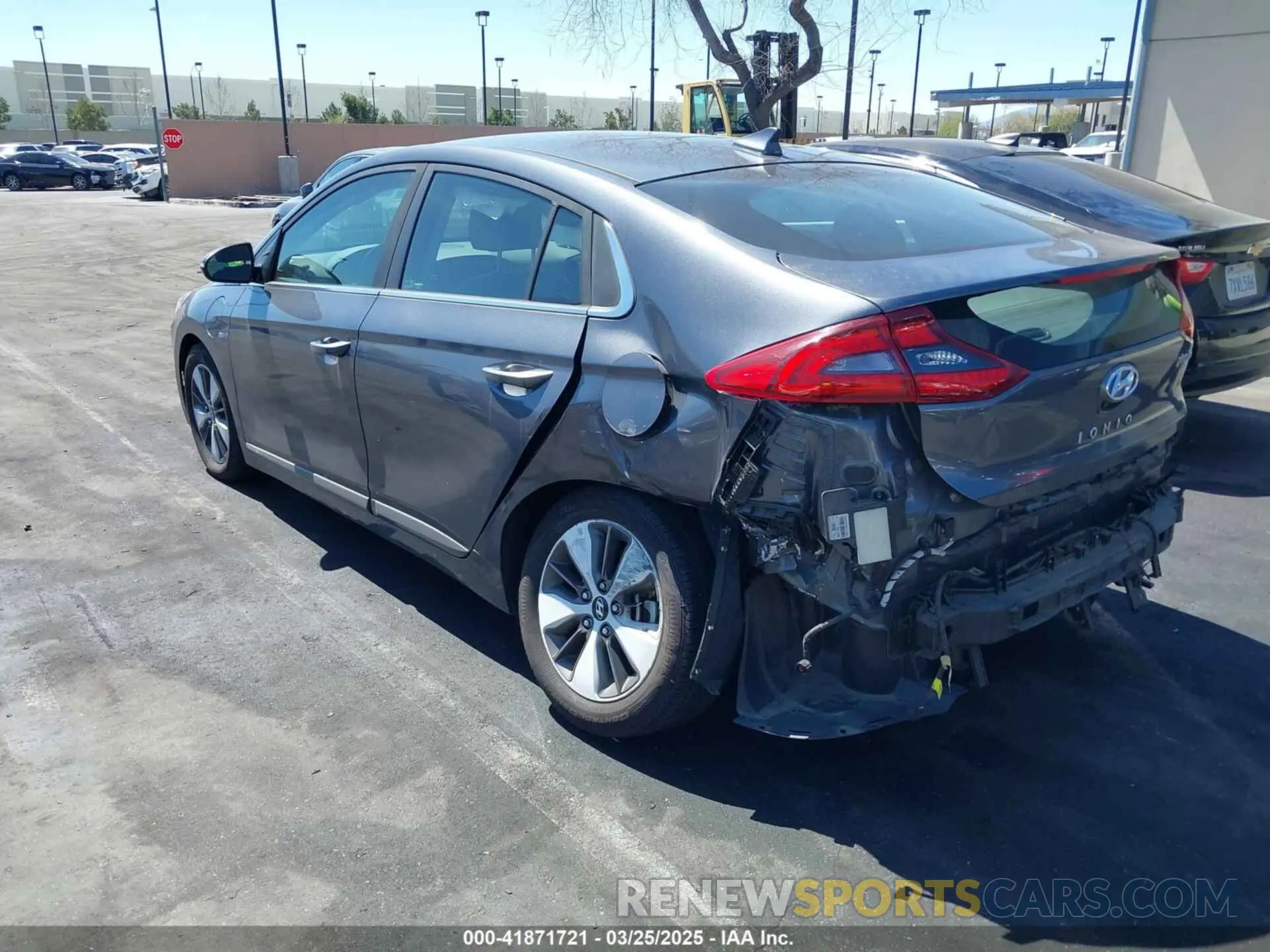 3 fotografías del automóvil dañado KMHC75LD2KU125982 HYUNDAI IONIQ PLUG-IN HYBRID 2019