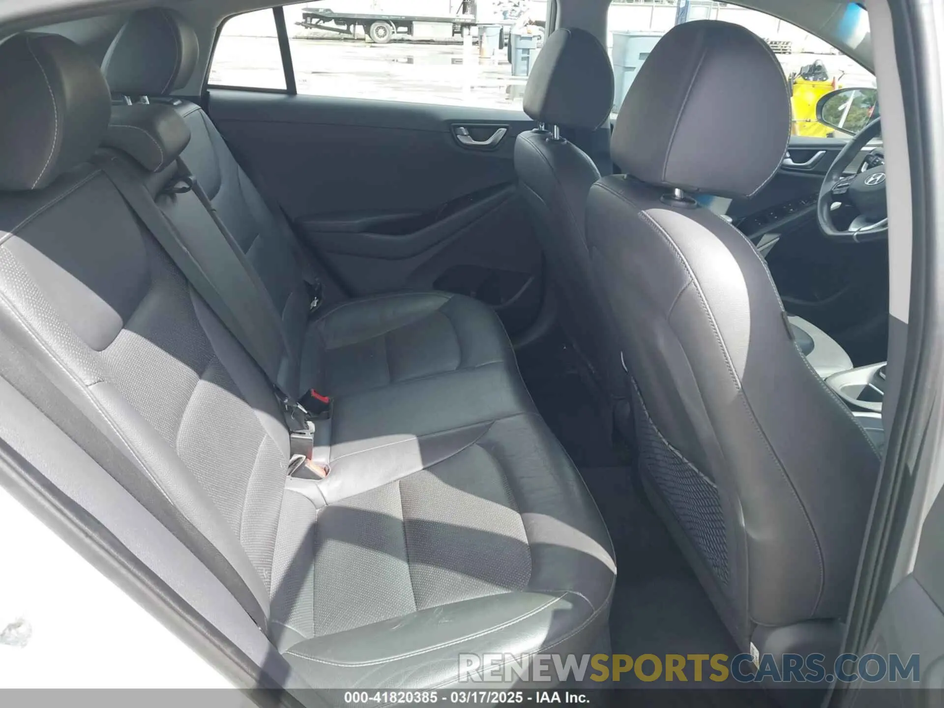 8 fotografías del automóvil dañado KMHC75LDXKU110856 HYUNDAI IONIQ PLUG-IN HYBRID 2019