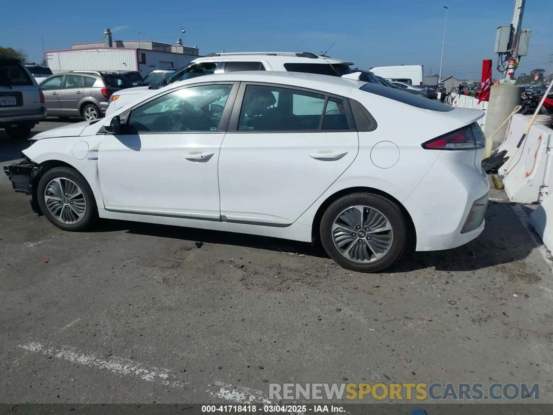 14 fotografías del automóvil dañado KMHC65LD1LU188902 HYUNDAI IONIQ PLUG-IN HYBRID 2020