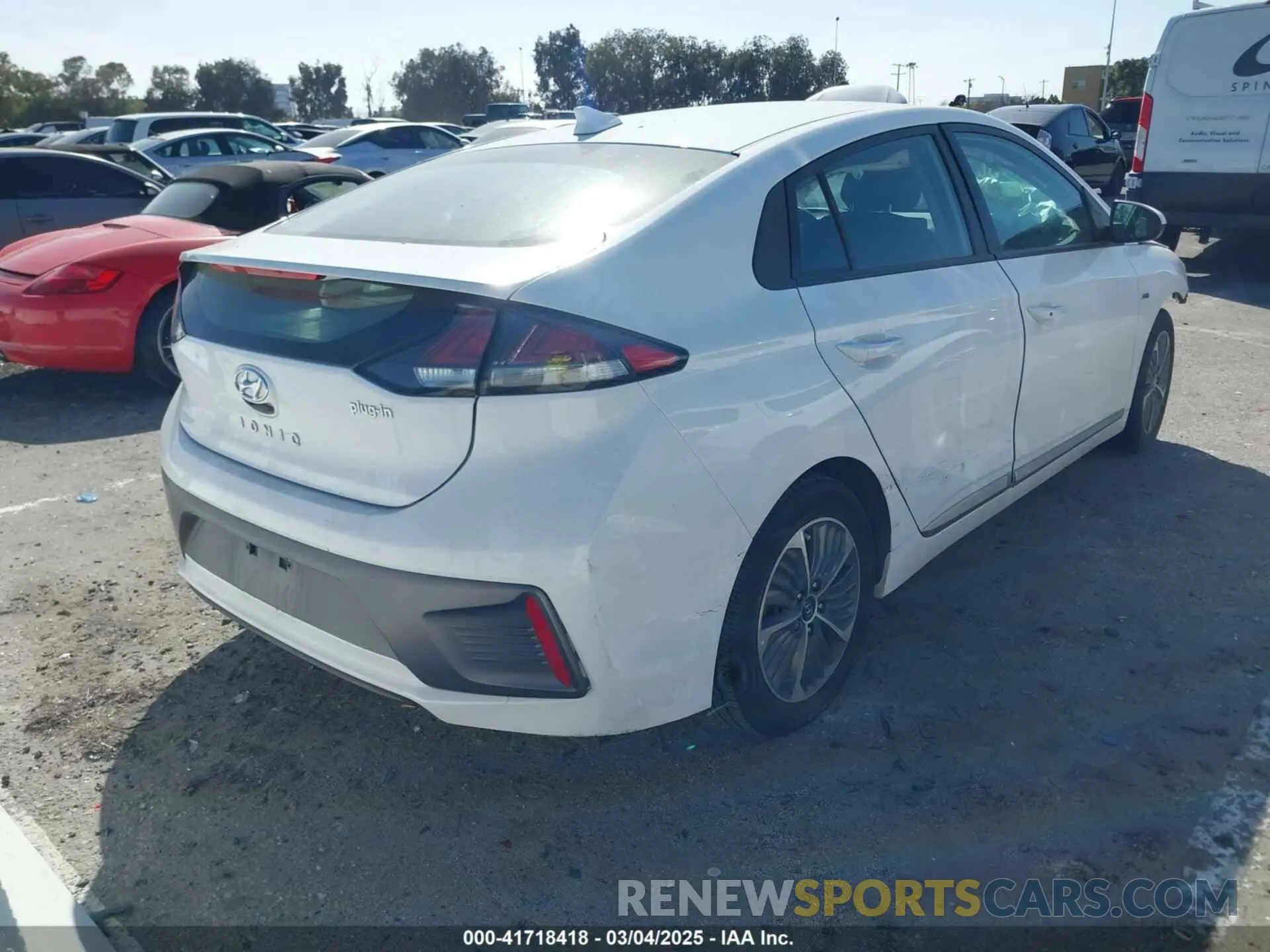 4 fotografías del automóvil dañado KMHC65LD1LU188902 HYUNDAI IONIQ PLUG-IN HYBRID 2020