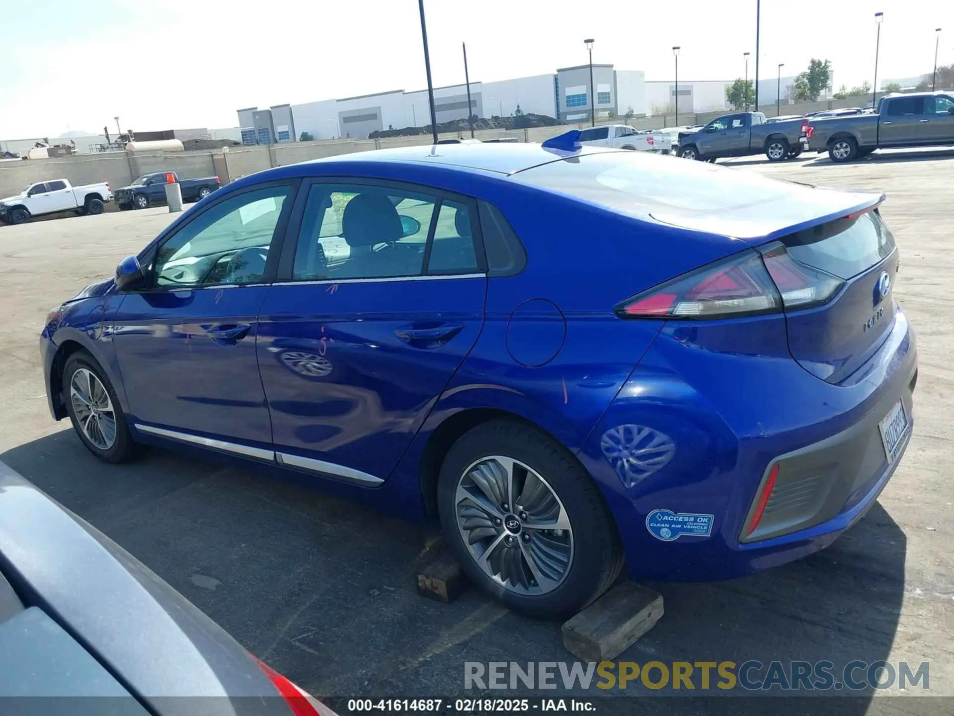 14 fotografías del automóvil dañado KMHC65LD1LU201180 HYUNDAI IONIQ PLUG-IN HYBRID 2020